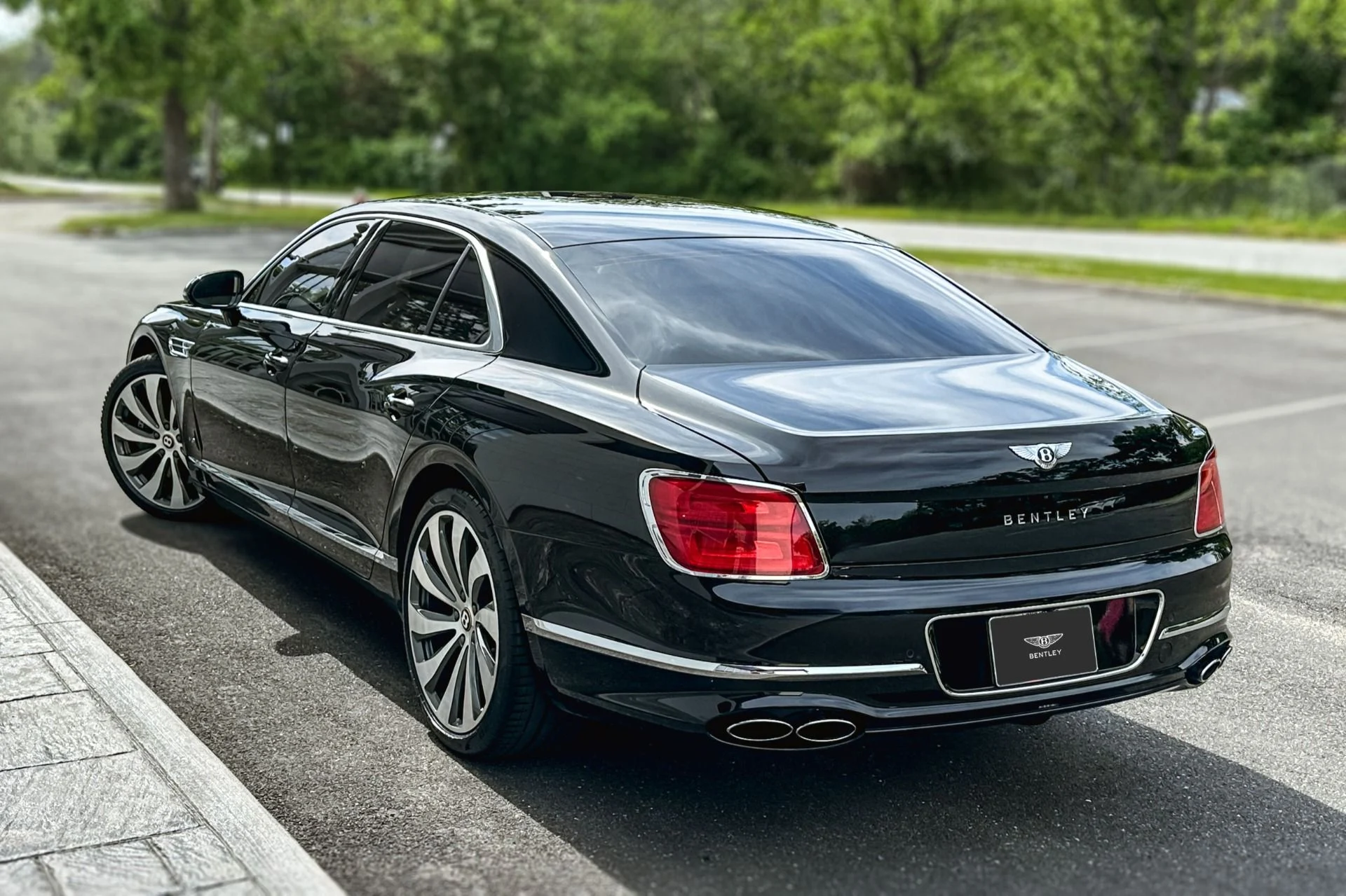 mph002_2657039619_Used_2022_Bentley_Flying_Spur_V8_1779967865_23bdfa6ef9