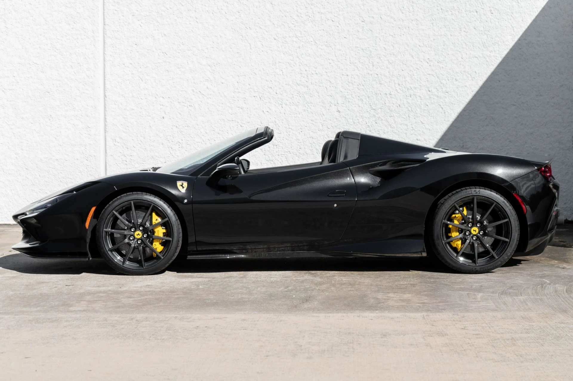 mph002_2663462513_Used_2022_Ferrari_F8_Spider_1791584435_62c275de85