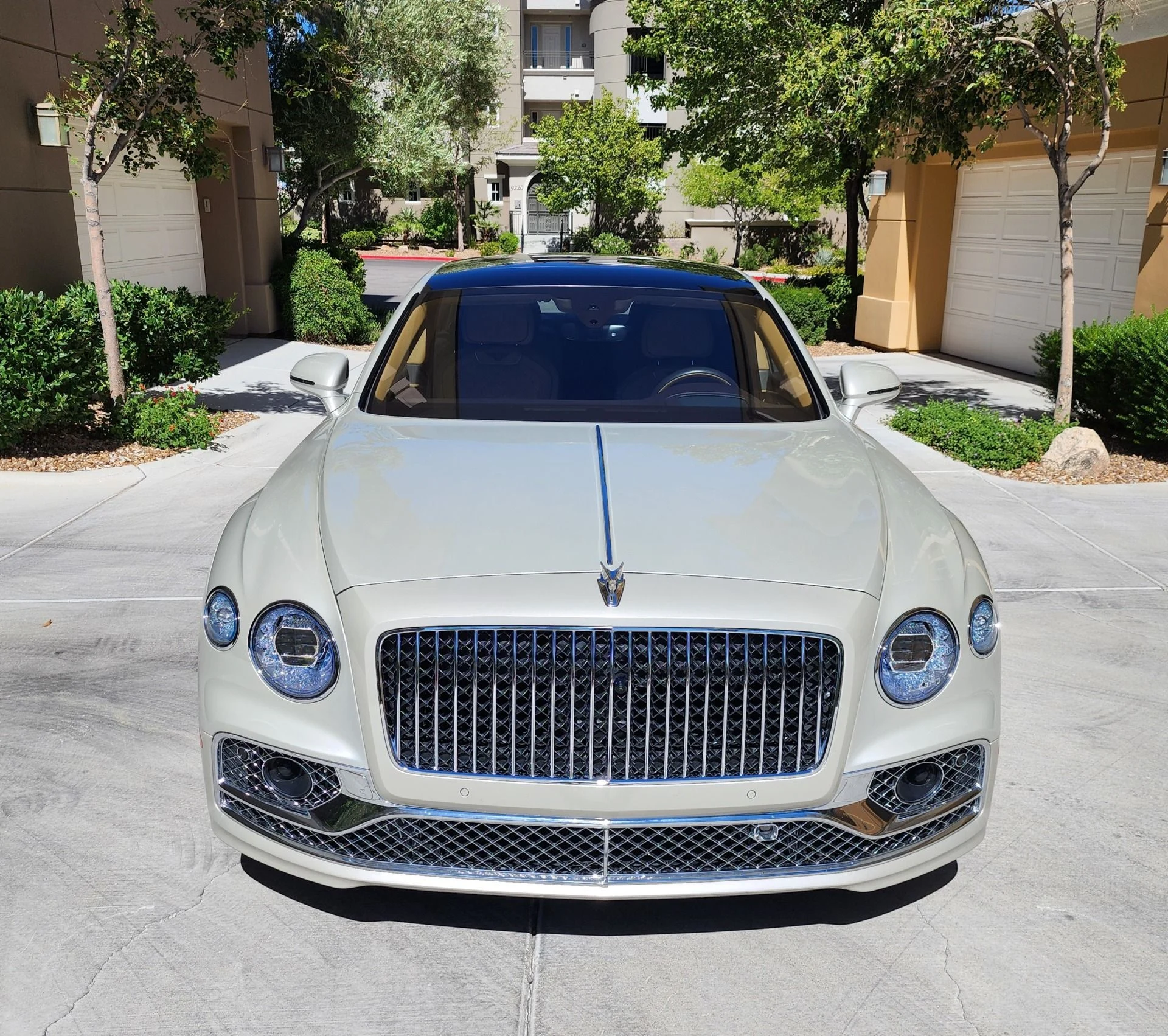 mph002_266531067_Used_2022_Bentley_Flying_Spur_V8_1761690283_4de9c442bc