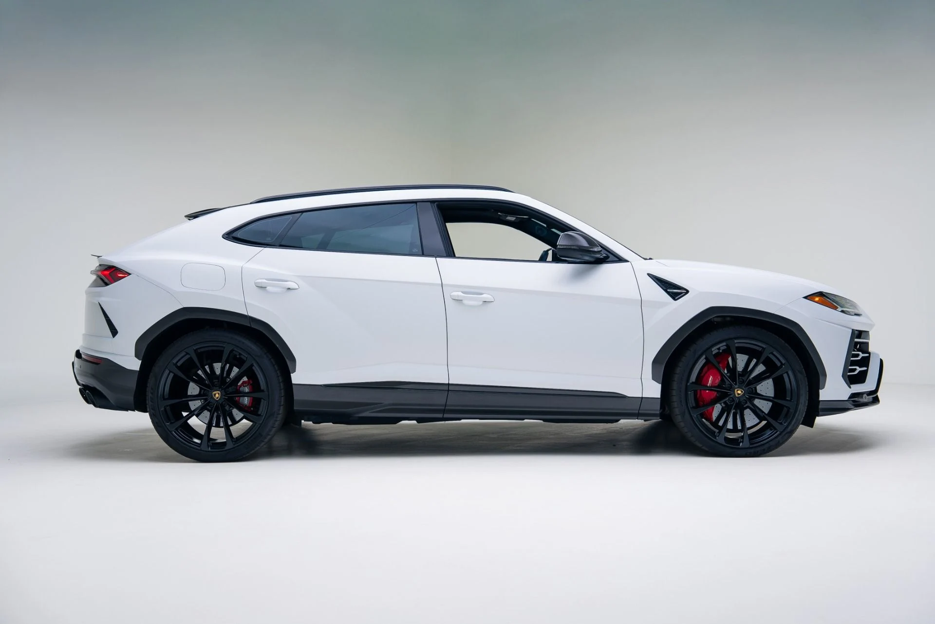 mph002_2692707458_Used_2022_Lamborghini_Urus_1764978399_f0215d8346