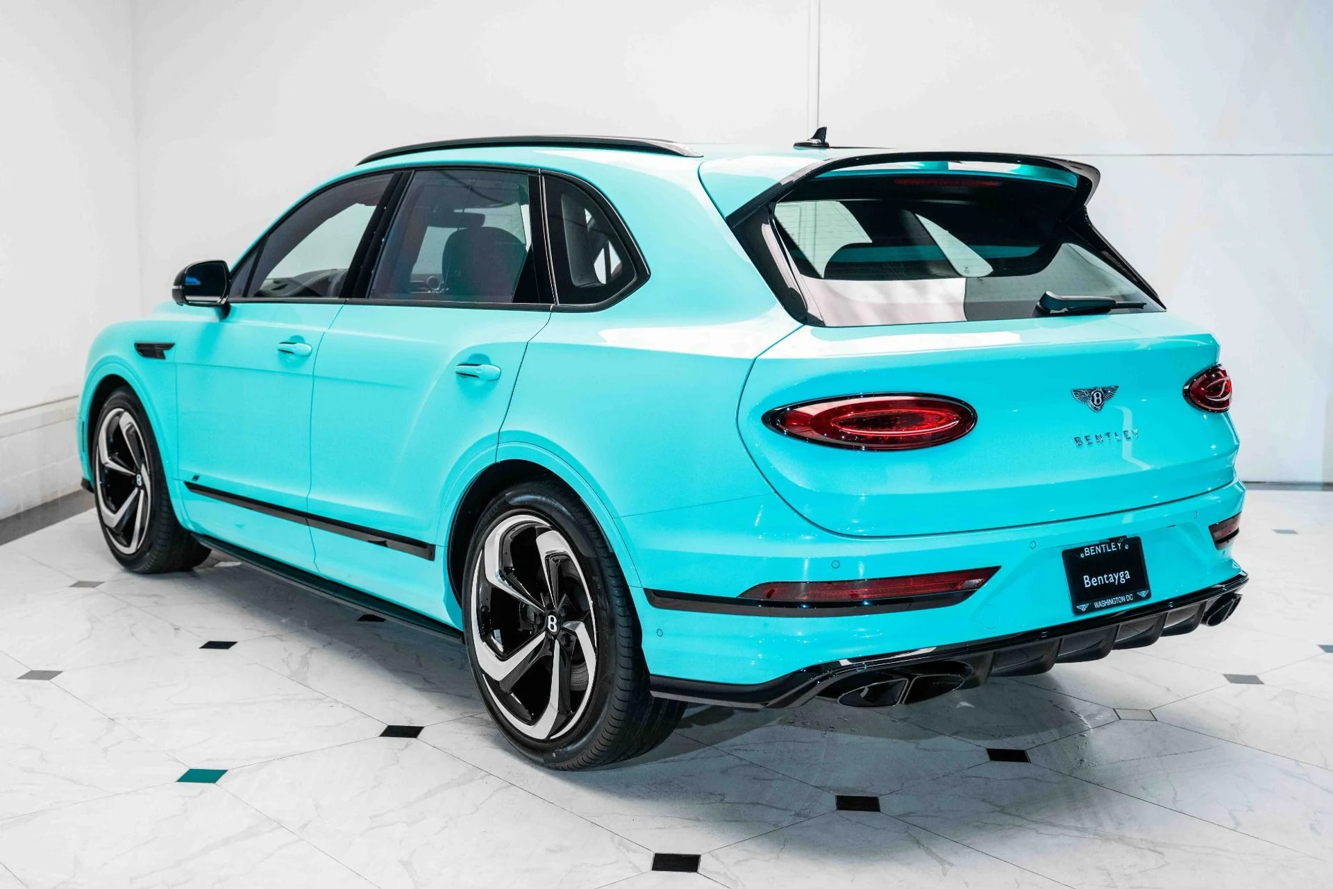 mph002_2696540858_Used_2024_Bentley_Bentayga_S_1793120198_8c27da0747