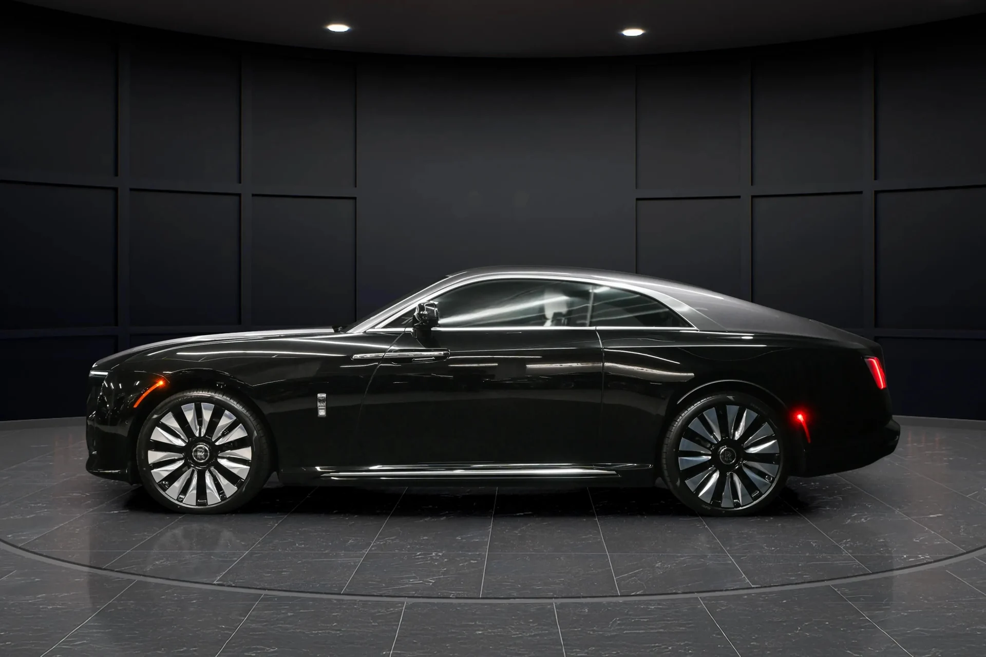 mph002_2703147063_4340b00b_e056_464d_ae4a_693fe9f8e975_202520_Rolls_Royce20_Spectre20282503029_6_9531127ca5