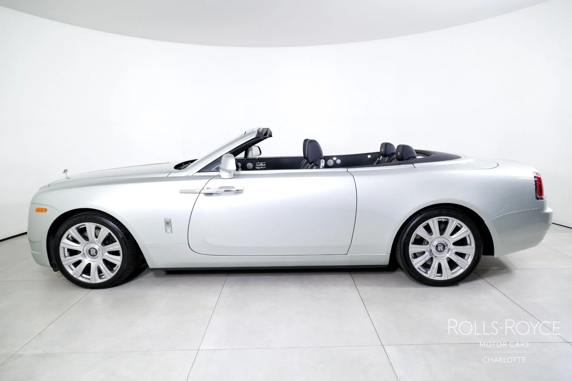 mph002_2707715164_Used_2017_Rolls_Royce_Dawn_1746196429_f0305e5382