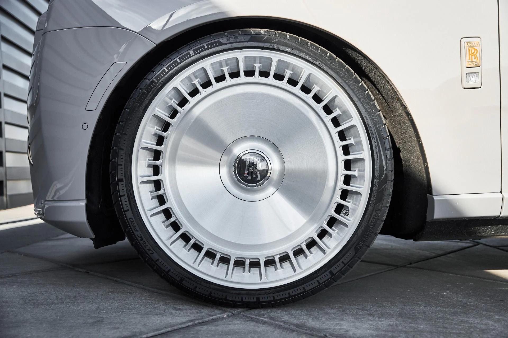 mph002_2710318246_Used_2025_Rolls_Royce_Cullinan_1766456587_64eda957ab