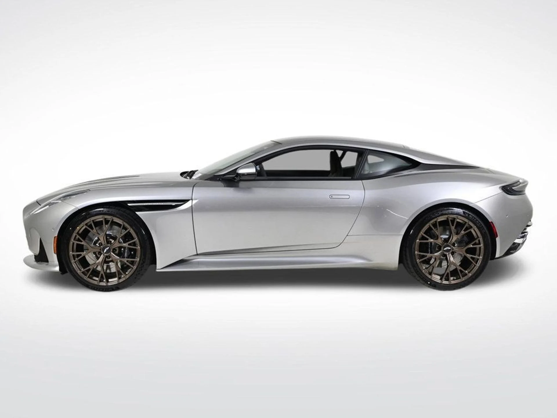 mph002_2724455521_new_2026_aston_martin_db12_11350_22941793_2_1024_1d093663e4