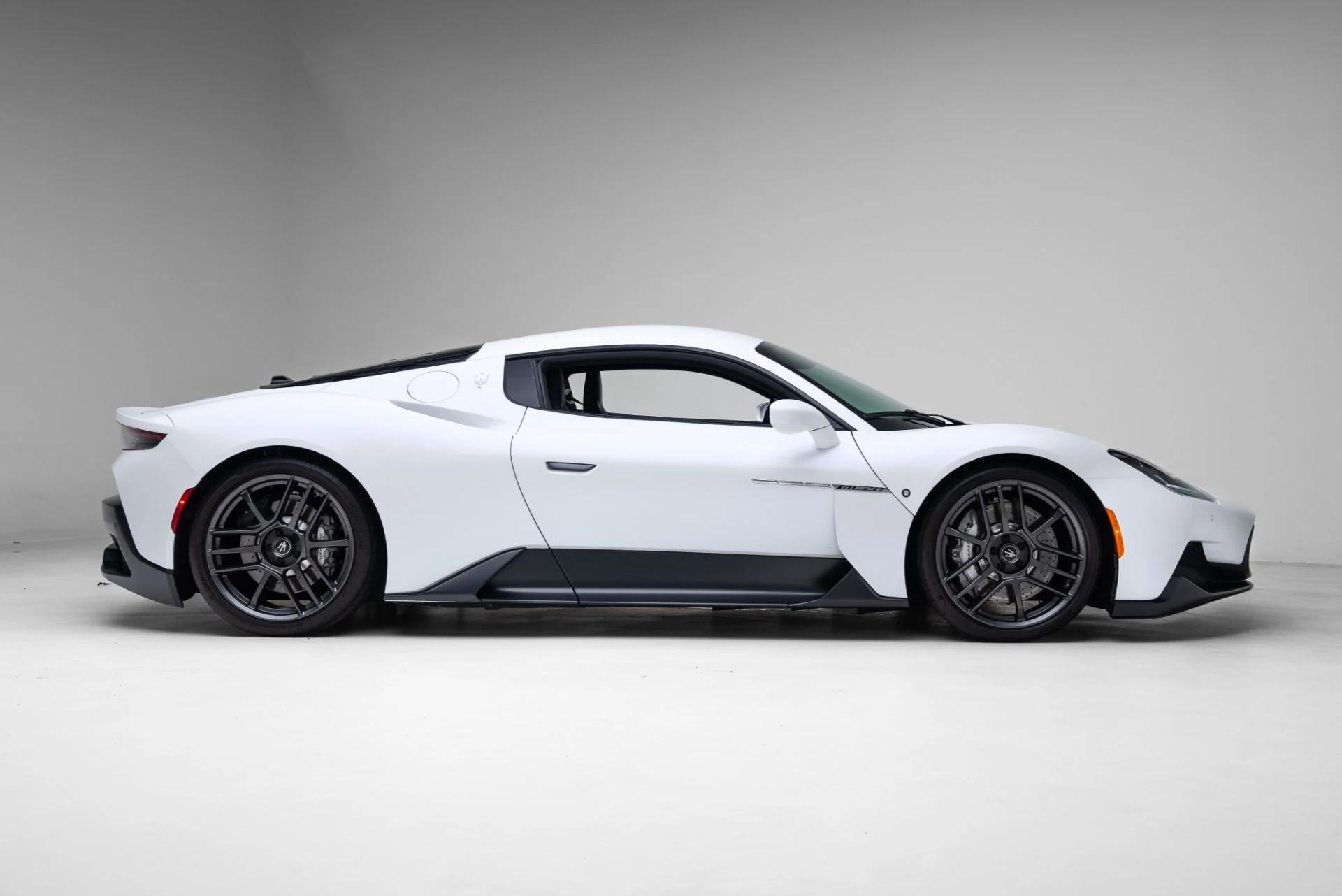 mph002_2724675362_Used_2023_Maserati_MC_20_1771372792_16c577c2c5