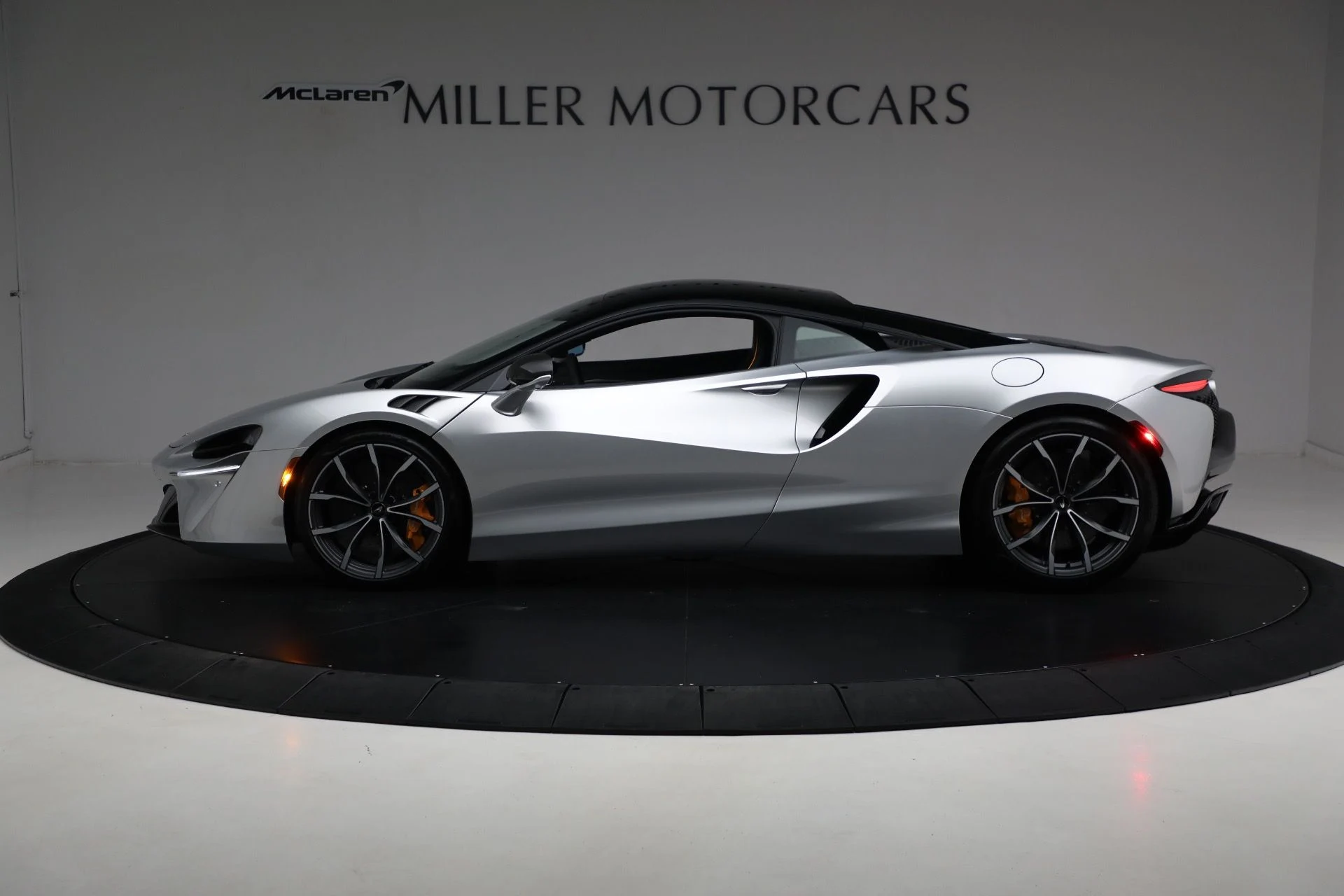 mph002_2726299212_Used_2023_Mc_Laren_Artura_Vision_90a7b3fad7