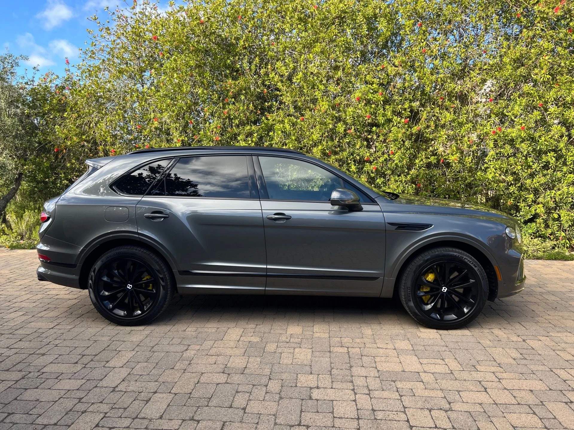 mph002_2734032059_Used_2022_Bentley_Bentayga_V8_1761327282_fa8685208b