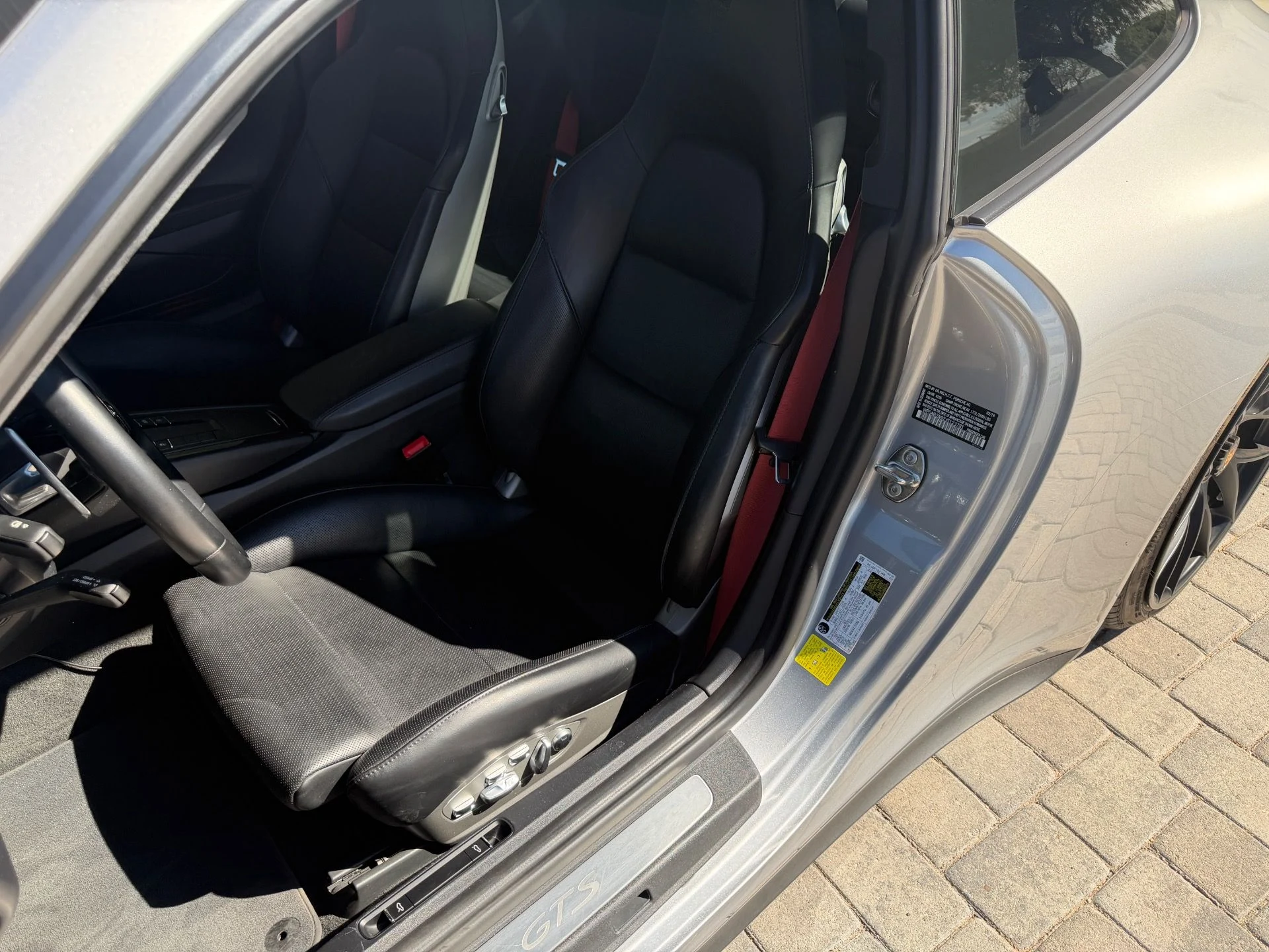 mph002_2735545019_Used_2018_Porsche_911_GTS_1788905941_f4b031f4c7