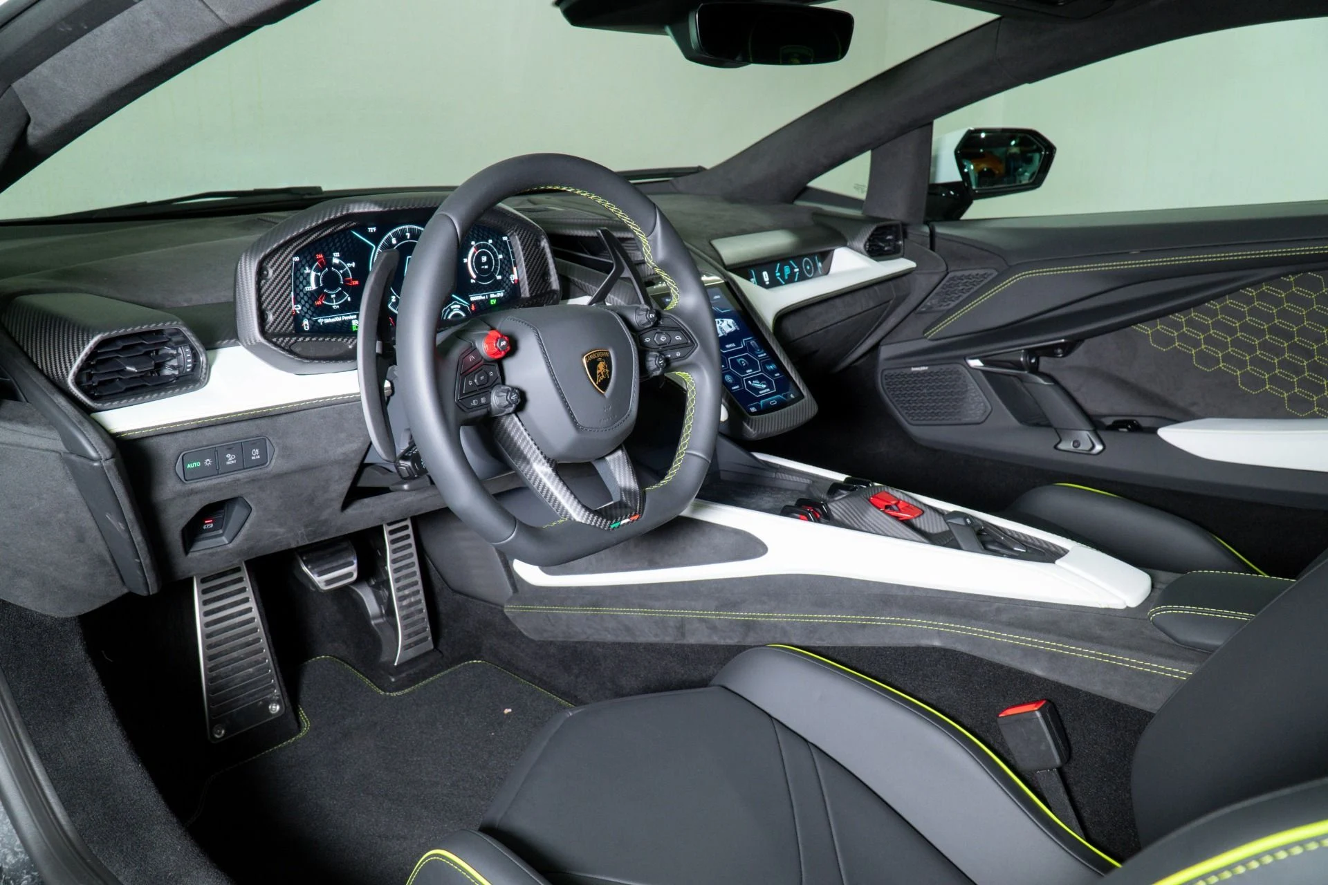 mph002_2743494504_New_2026_Lamborghini_Revuelto_1778722081_0157a7c2a4