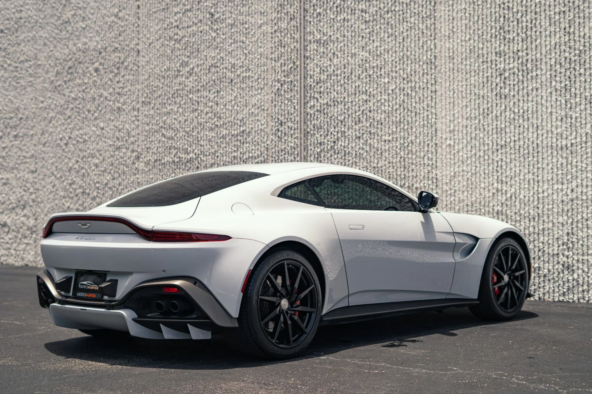 mph002_27439586_Used_2019_Aston_Martin_Vantage_1783985517_0619baddb7