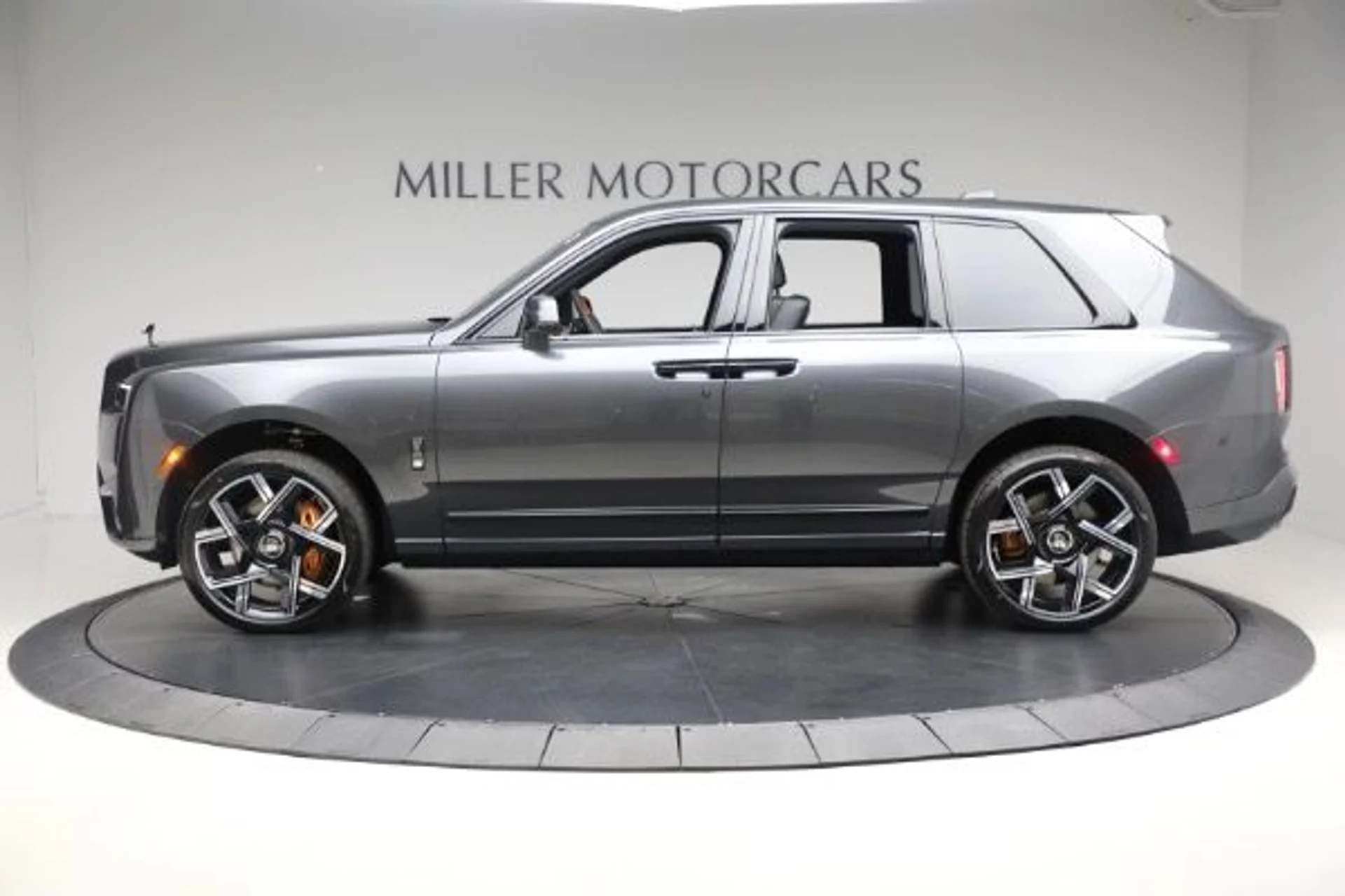 mph002_2749944827_New_2026_Rolls_Royce_Black_Badge_Cullinan_a9676341af