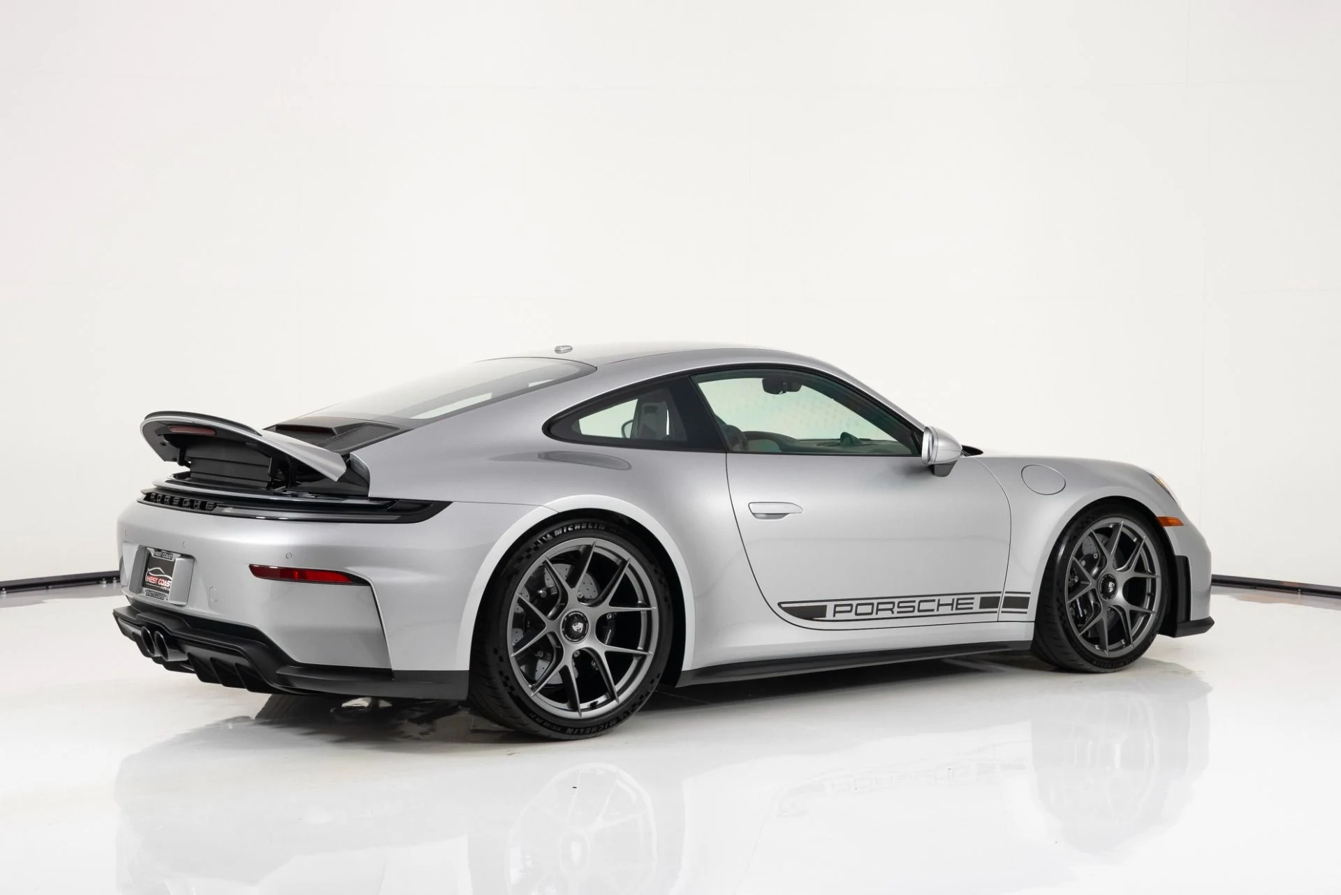 mph002_2763930350_Used_2025_Porsche_911_GT_3_Touring_1758929779_ac7145388c