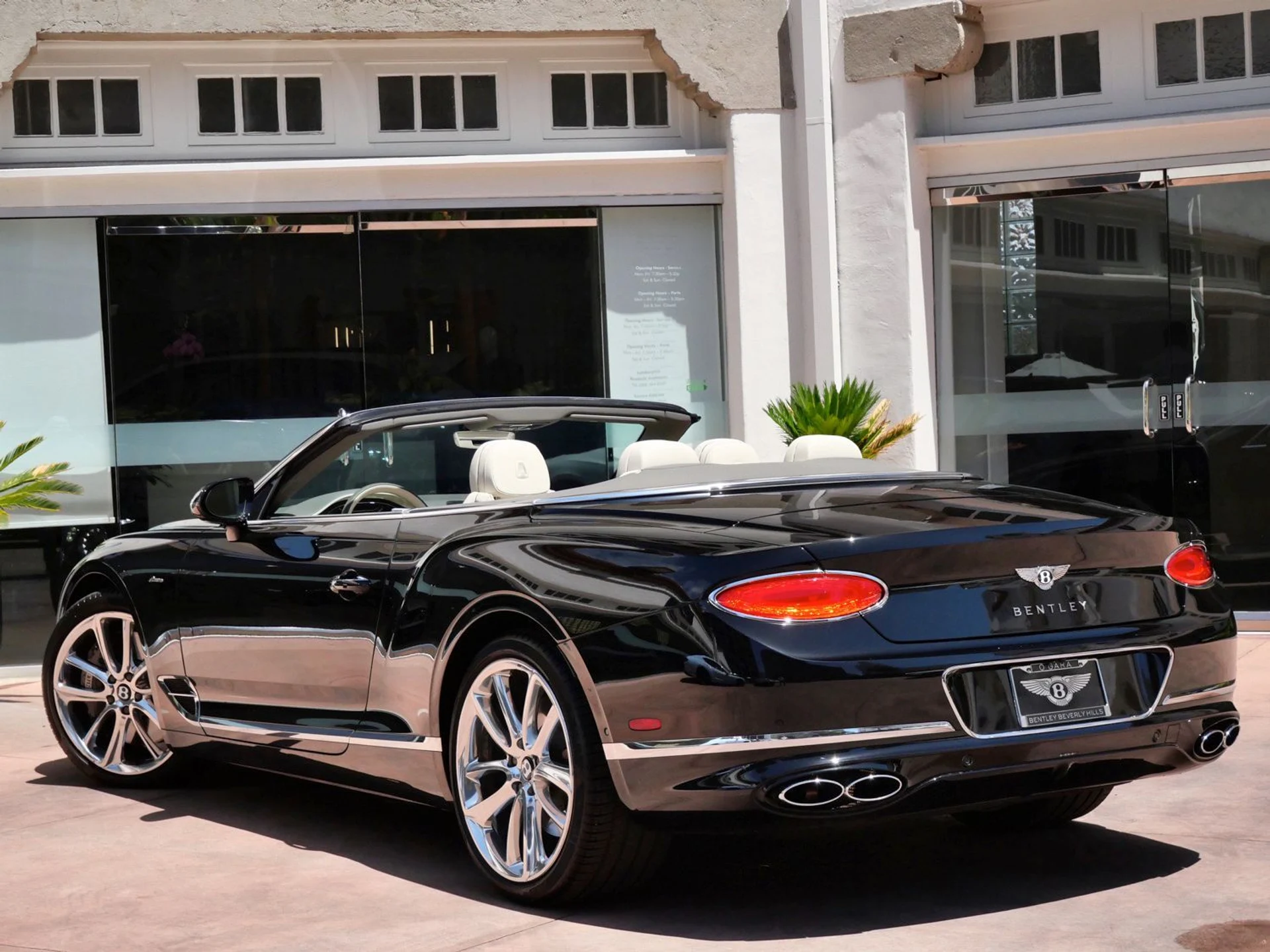 mph002_2765202002_5161fb21adf32bf75e0a30a830c2ffa1x_f61aece1e8