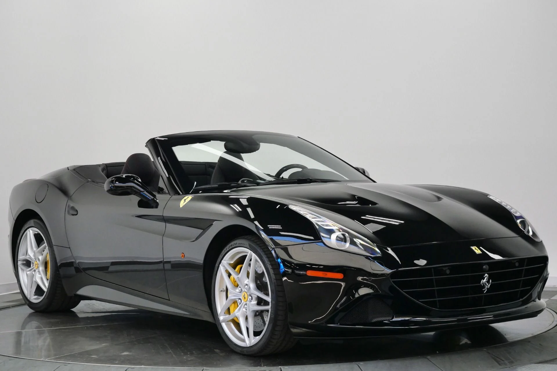 mph002_2766361790_Used_2015_Ferrari_California_T_Carbon_Fiber_Interior_Trim_Low_Miles_1778860408_74d34e136d