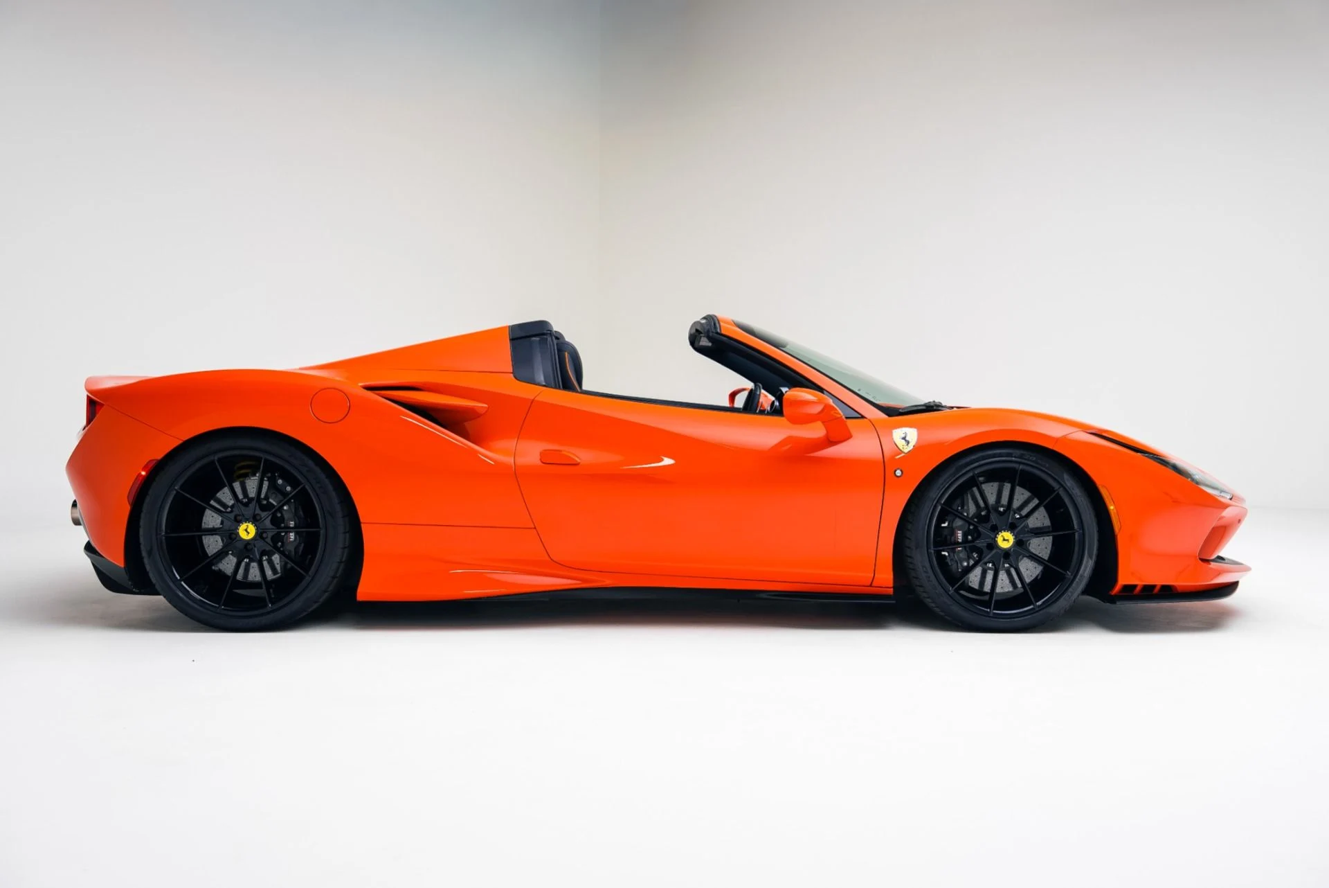 mph002_2768935643_Used_2022_Ferrari_F8_Spider_1766089321_f441ec788c