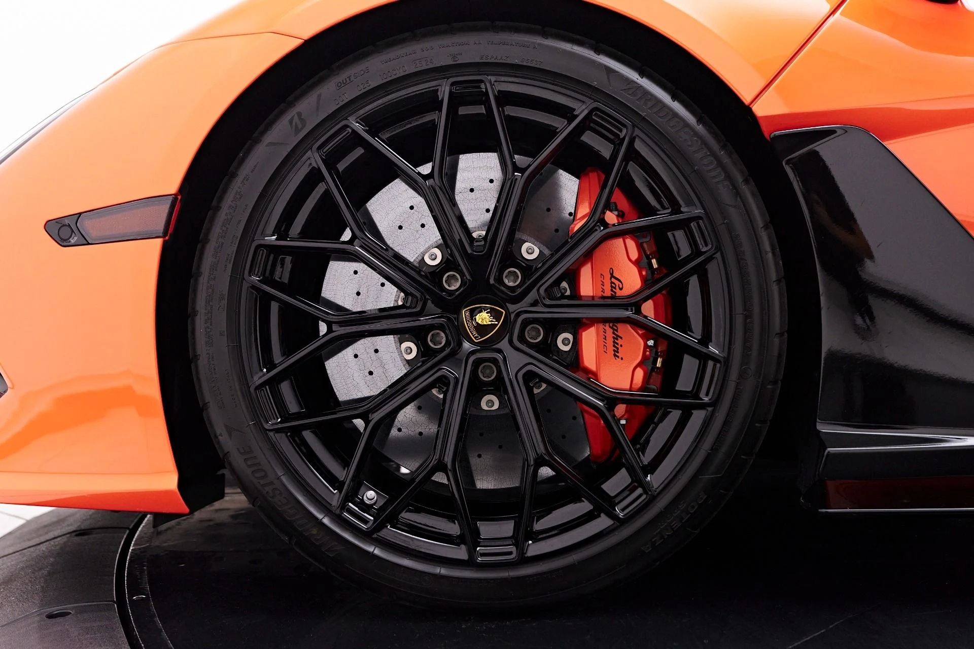 mph002_2769794601_Used_2024_Lamborghini_Revuelto_Base_1755224822_8fa9ef9b70