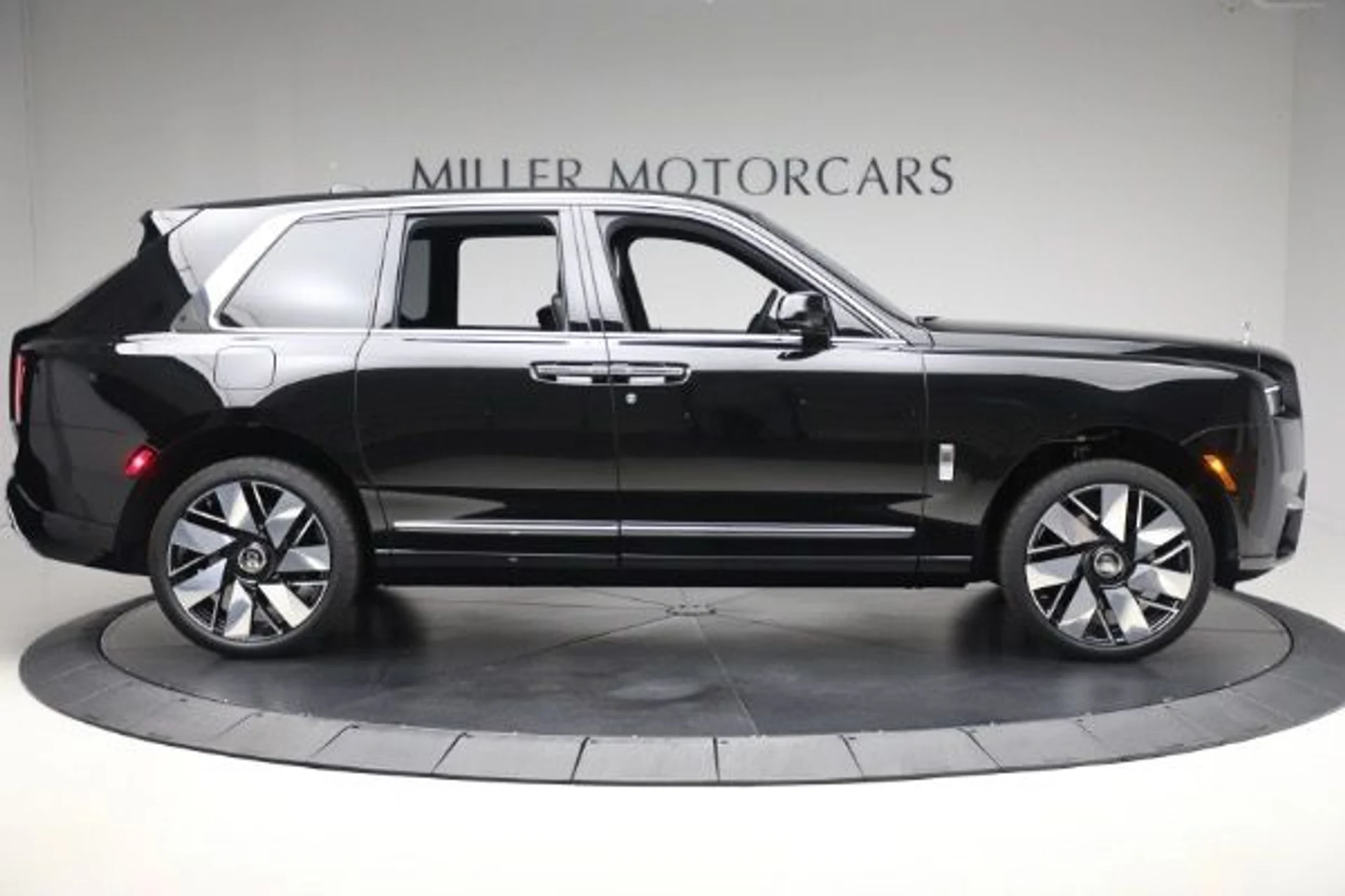 mph002_2771002421_New_2026_Rolls_Royce_Cullinan_ad808bc3a6