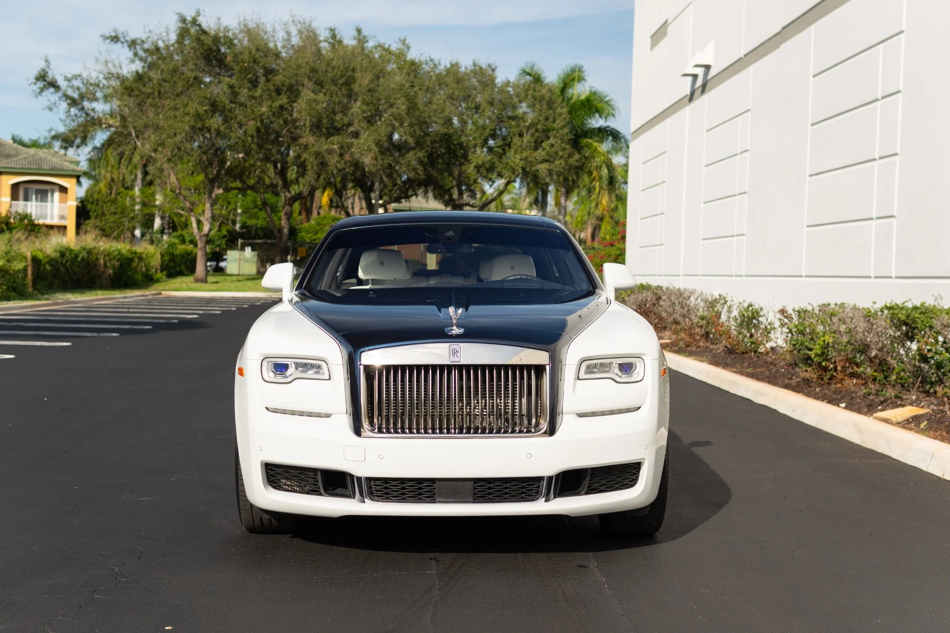 mph002_2775828604_Used_2018_Rolls_Royce_Ghost_1765824060_328eca83ba