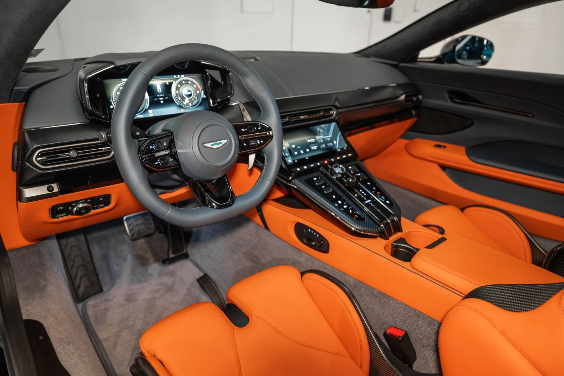 mph002_2782179125_Used_2025_Aston_Martin_Vantage_Coupe_1737041109_f25c069463