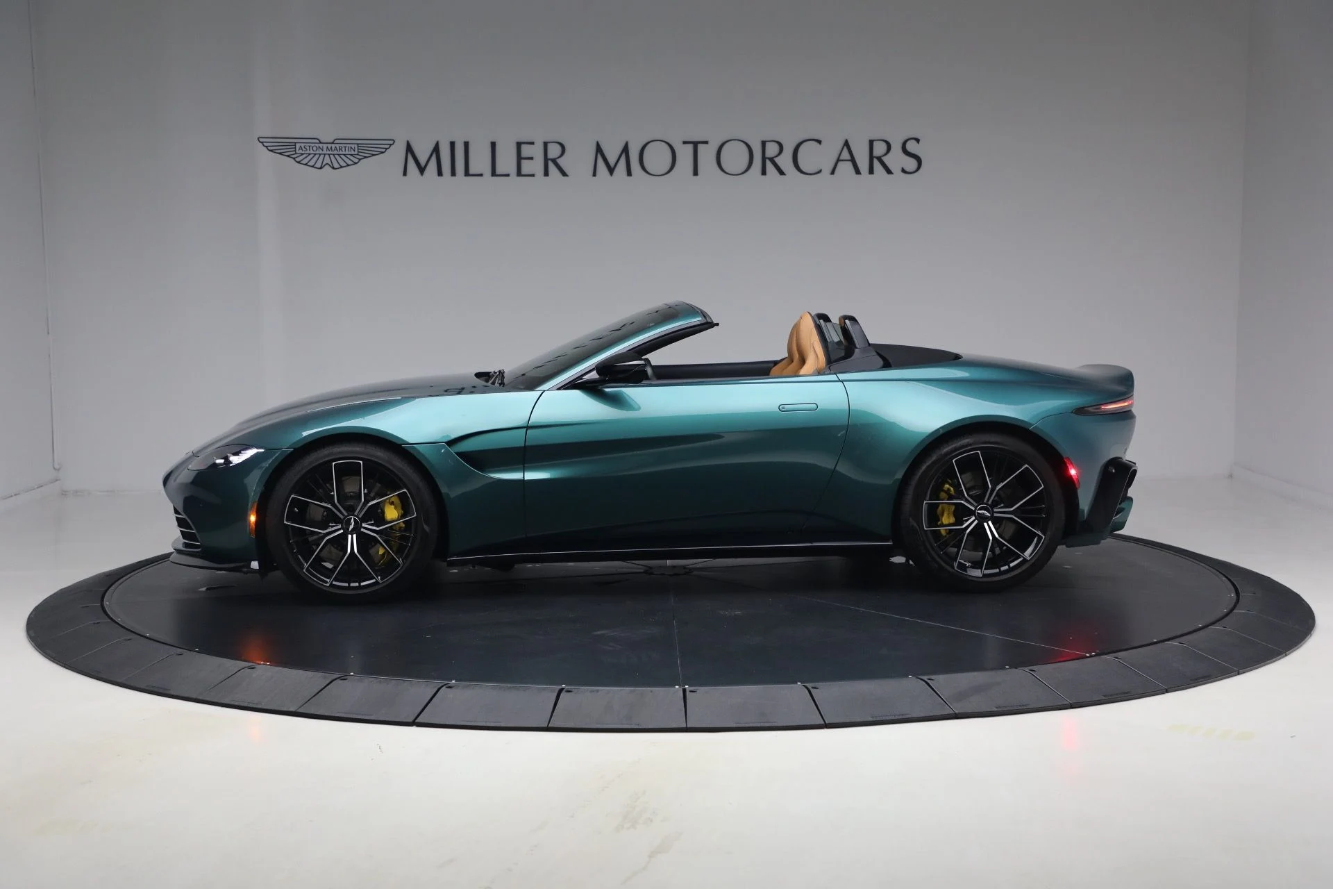 mph002_2794512690_Used_2023_Aston_Martin_Vantage_V8_1791917155_d2c83f318b