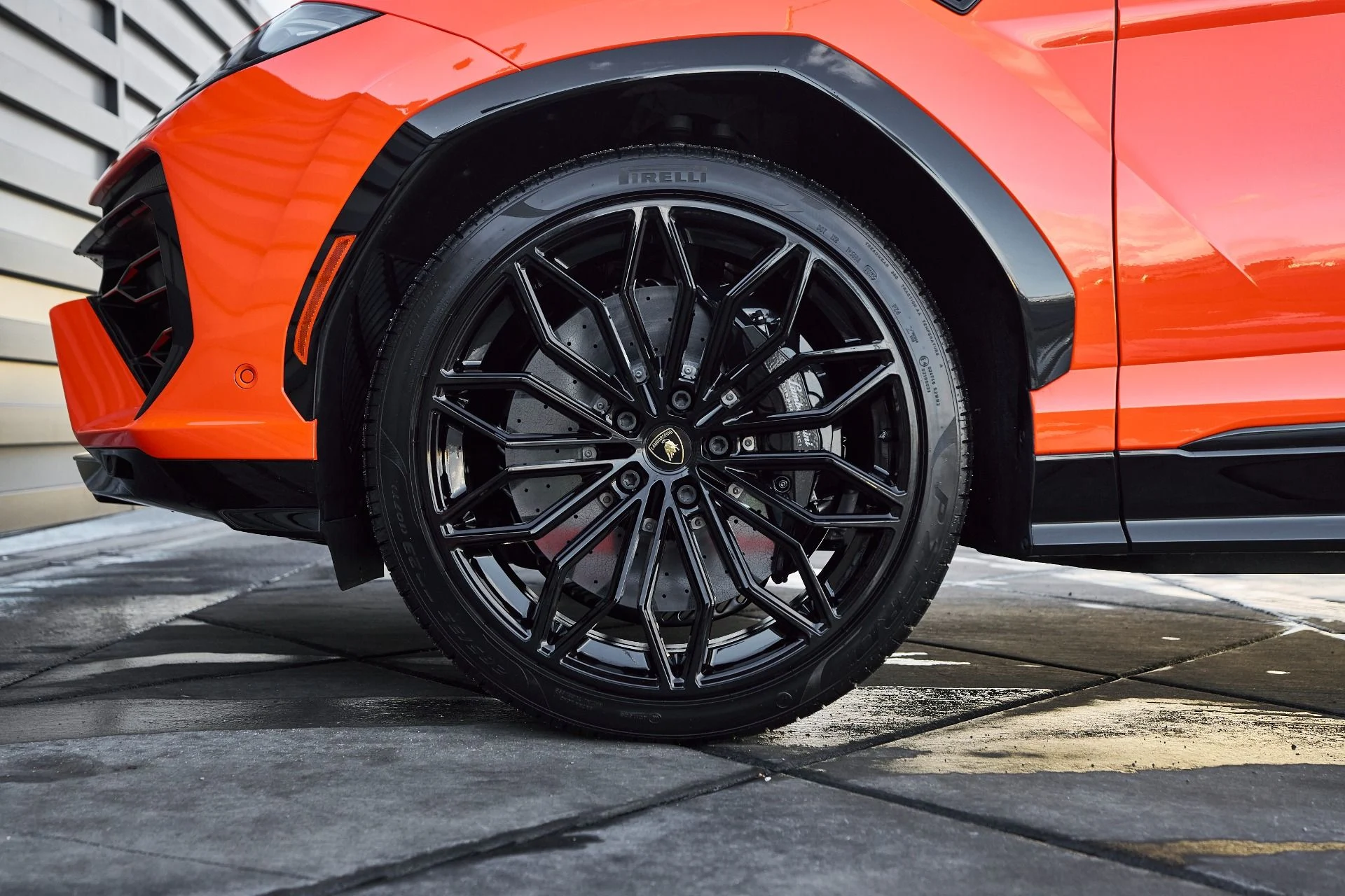 mph002_2804064360_Used_2025_Lamborghini_Urus_SE_1763680399_fff4b138c4