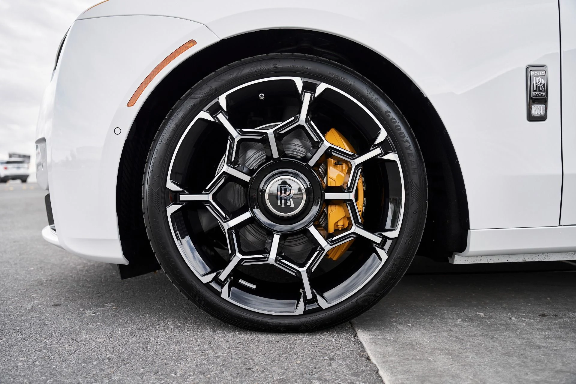 mph002_2821293819_Used_2025_Rolls_Royce_Ghost_Black_Badge_1763167714_68d48bfc62
