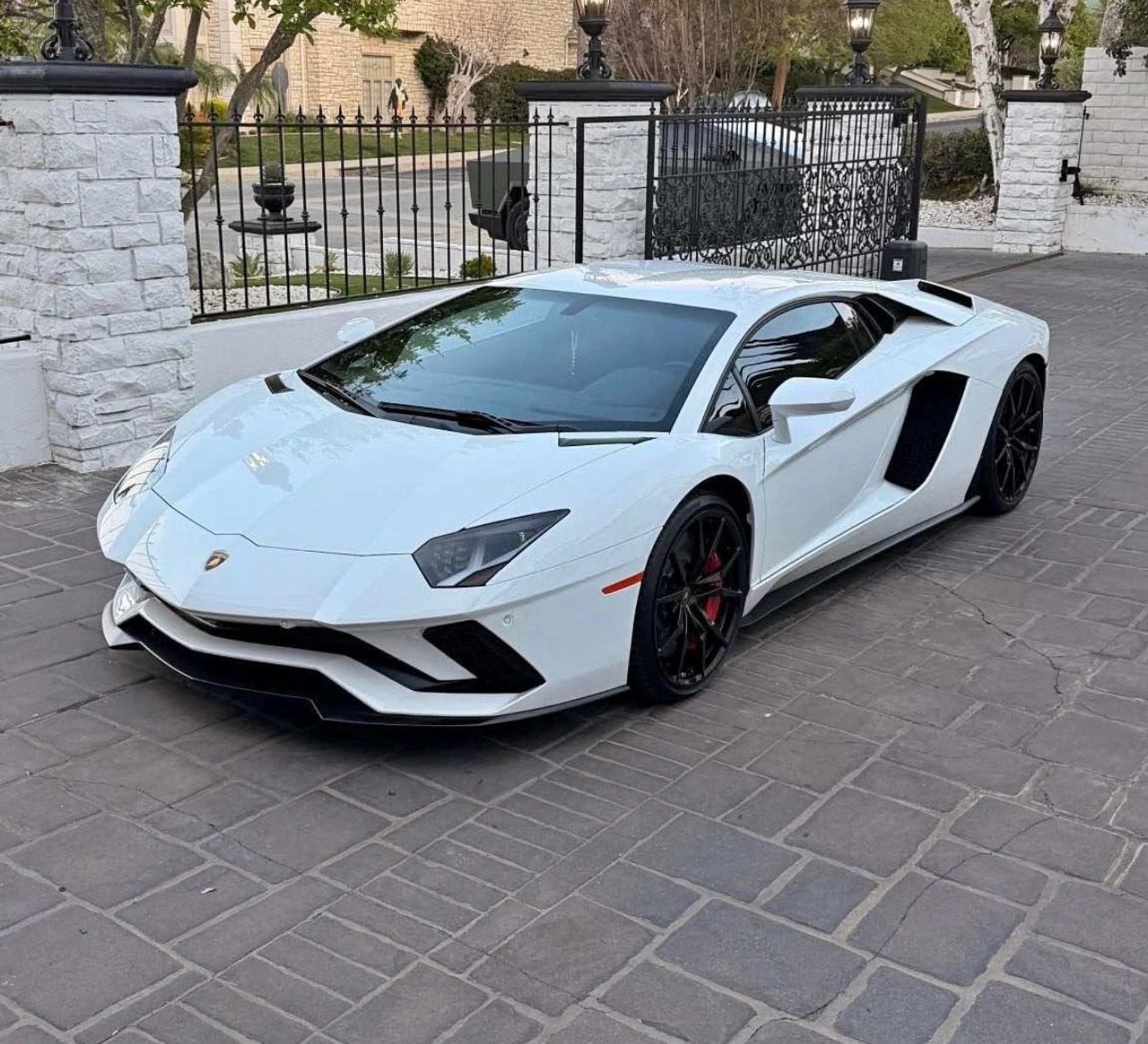 mph002_2822338517_Used_2018_Lamborghini_Aventador_LP_740_4_S_1771341555_2a94b0a36c
