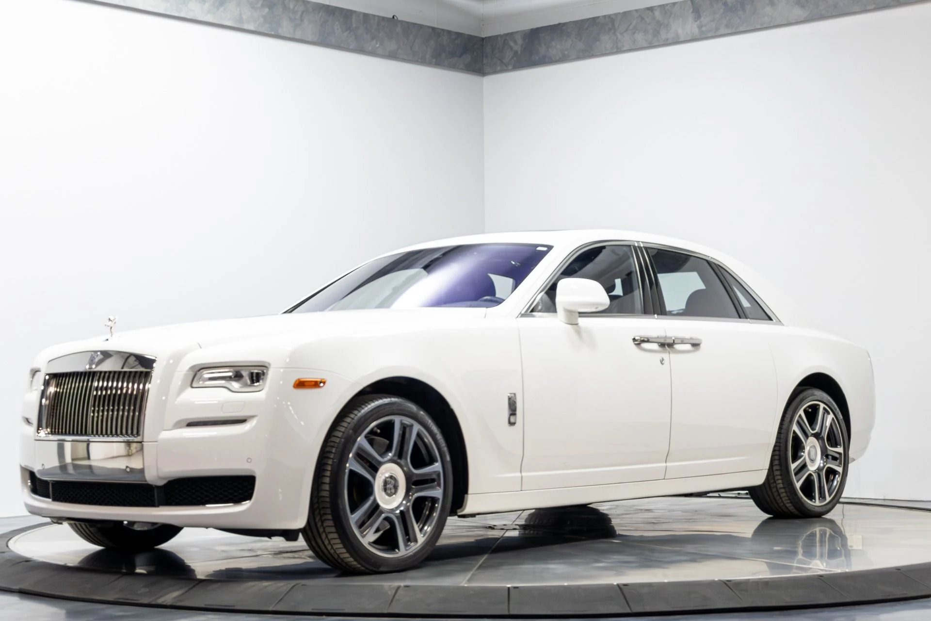 mph002_2830987155_Used_2016_Rolls_Royce_Ghost_1775019332_09eac65cd2