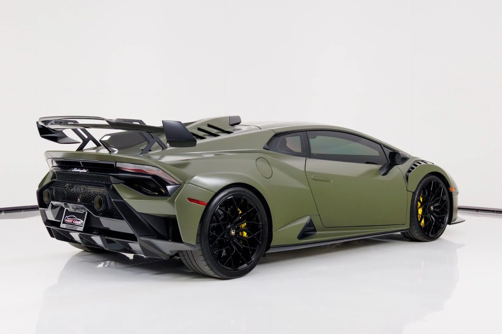 mph002_2832601734_Used_2022_Lamborghini_Huracan_STO_1770056089_b6fb9f331b