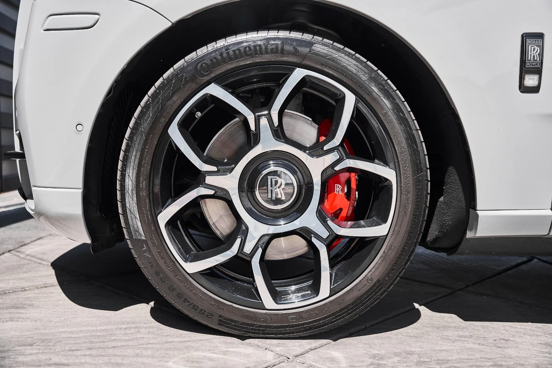 mph002_2841472002_Used_2024_Rolls_Royce_Cullinan_Black_Badge_1775870933_0c2af9e938