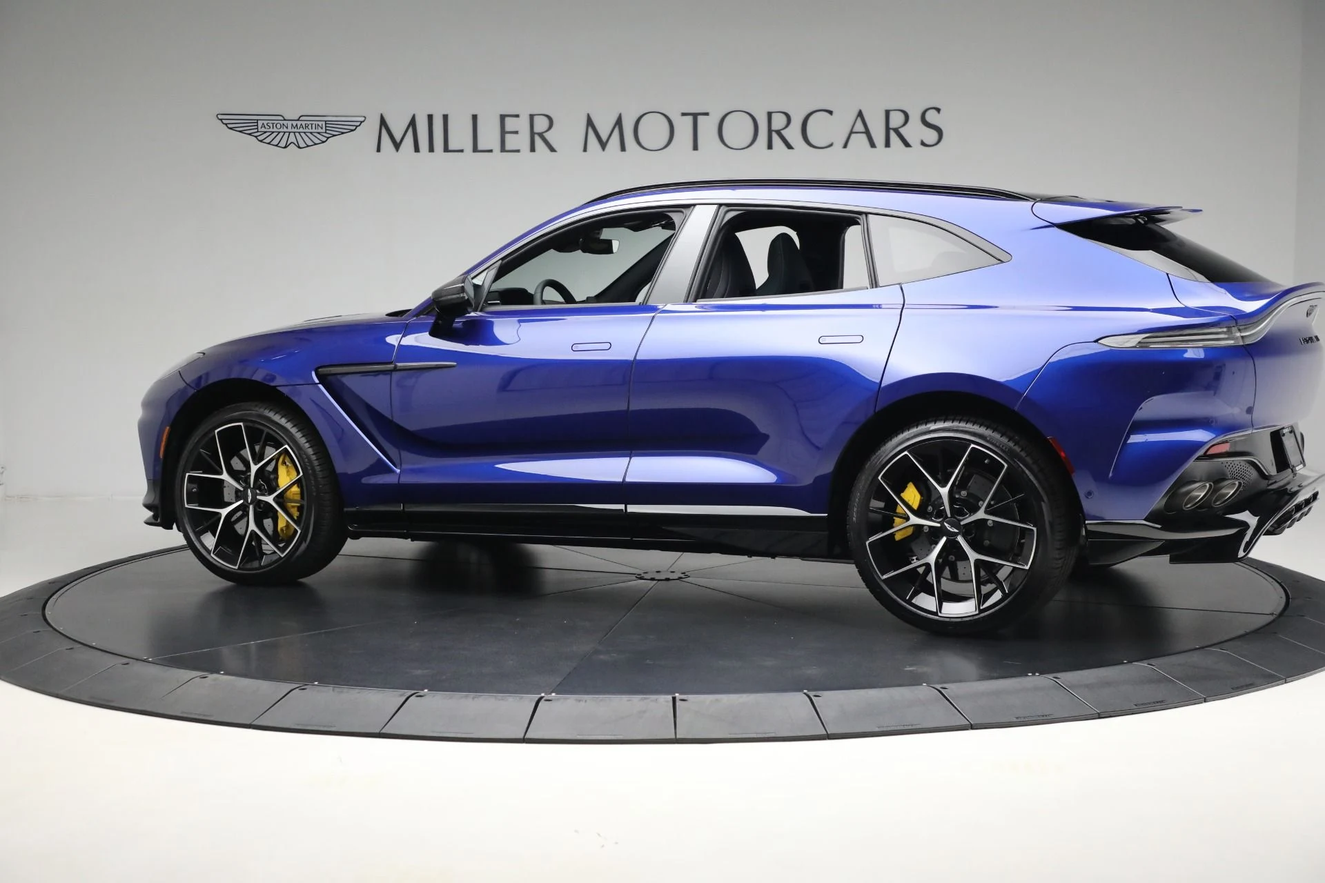 mph002_284606979_New_2025_Aston_Martin_DBX_707_707_5adfa97089