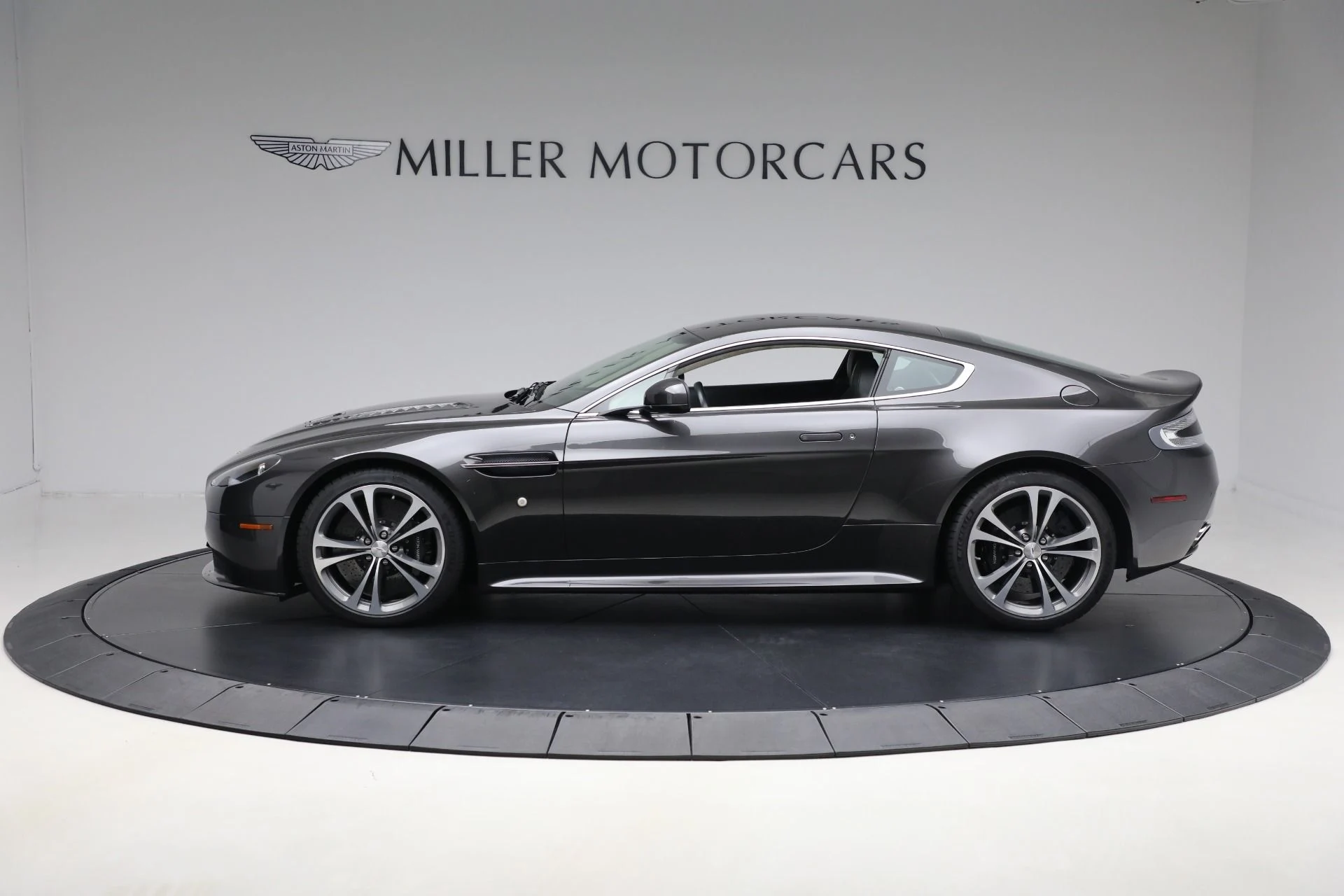 mph002_2847501394_Used_2011_Aston_Martin_V12_Vantage_d294d99146