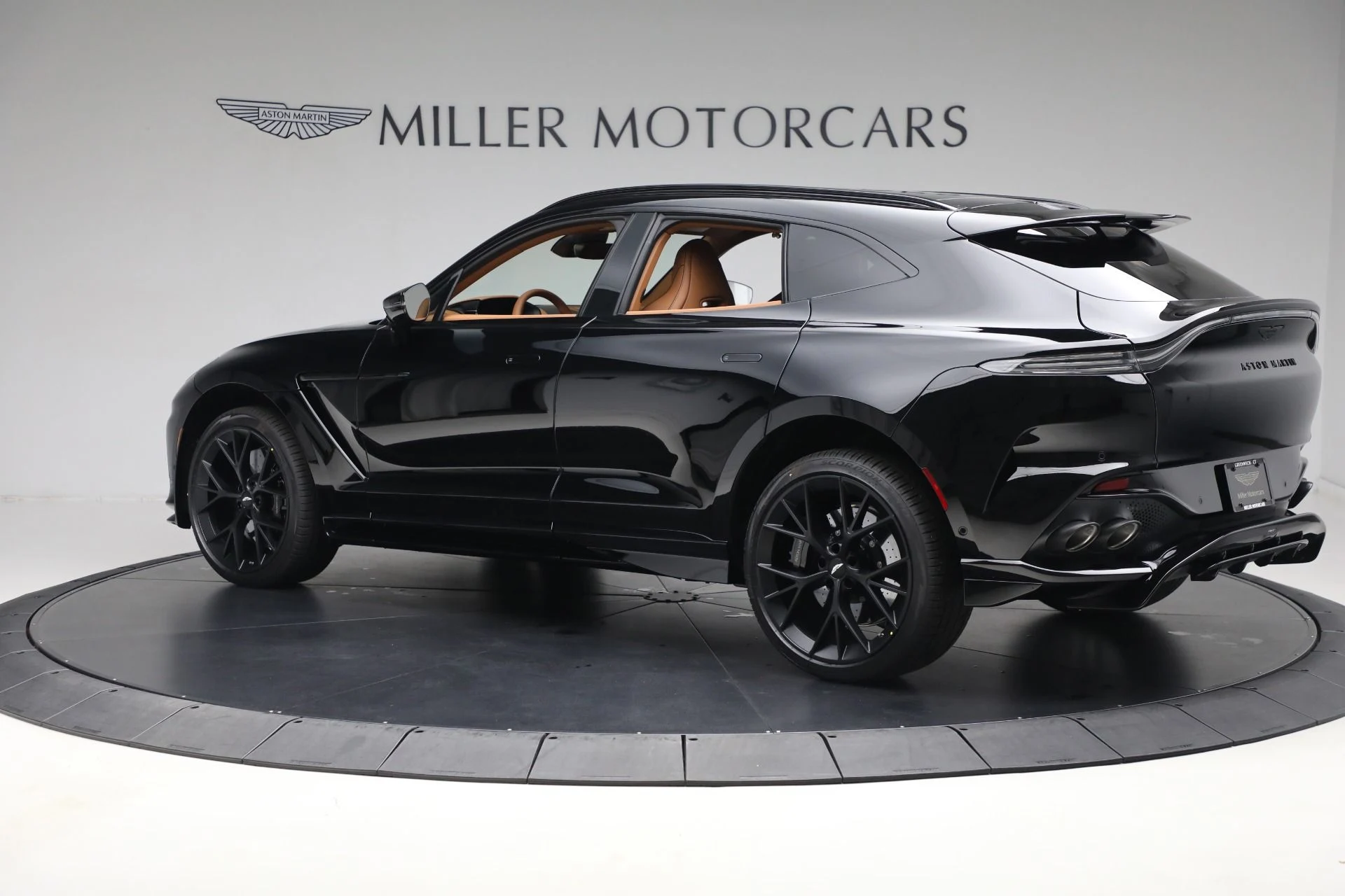 mph002_2847744371_New_2025_Aston_Martin_DBX_707_4feaee80c7