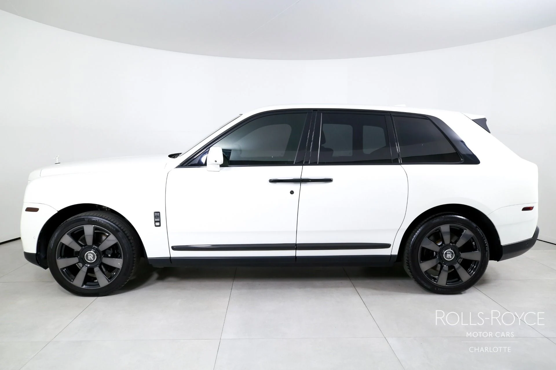 mph002_28479411_Used_2019_Rolls_Royce_Cullinan_1771361502_a6f8f231ce