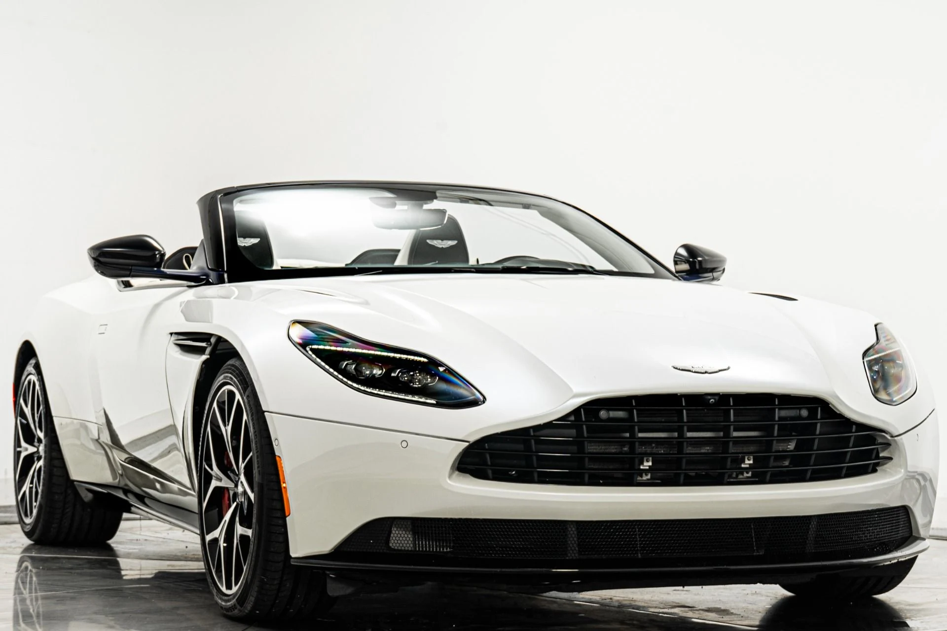 mph002_2848217546_Used_2019_Aston_Martin_DB_11_Volante_1760477407_2b53f1b18b