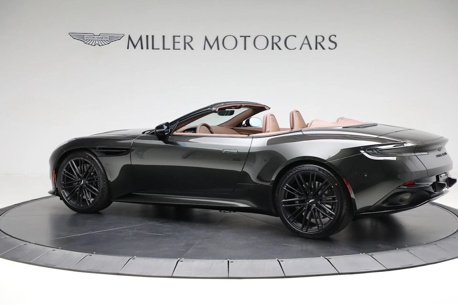 mph002_2849503462_Used_2024_Aston_Martin_DB_12_Volante_8ae5bfc50a