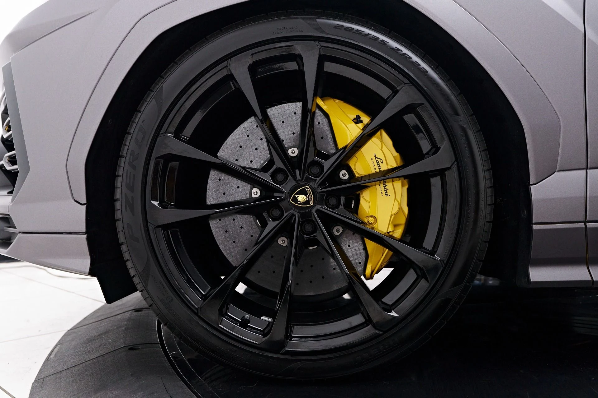 mph002_2851201020_Used_2021_Lamborghini_Urus_Base_1758751724_7bfbe9cf81