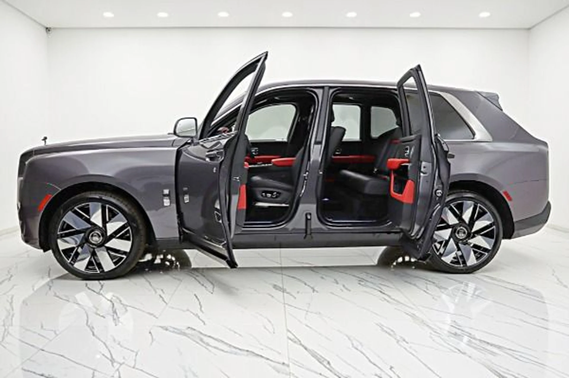 mph002_2852987716_New_2026_Rolls_Royce_Cullinan_2ec51b9092