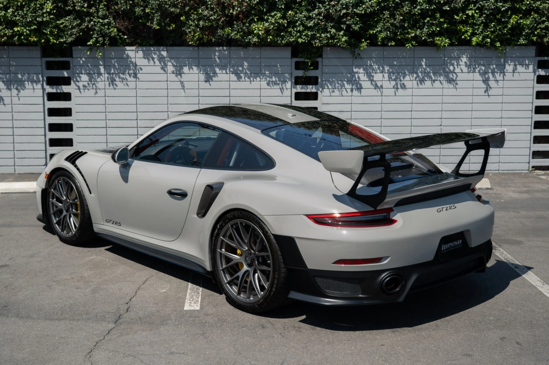 mph002_2853770092_Used_2018_Porsche_911_GT_2_RS_1755904778_c0b59f8df4