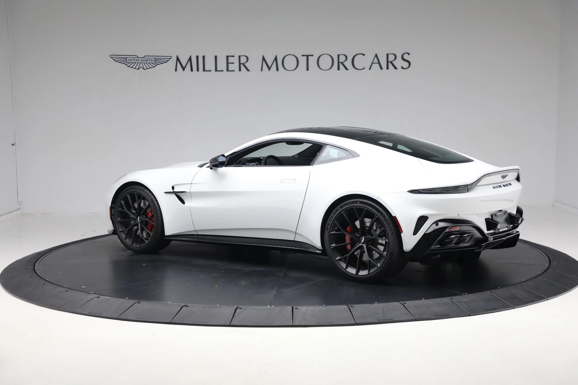 mph002_2858233817_New_2025_Aston_Martin_Vantage_301ad8ff41
