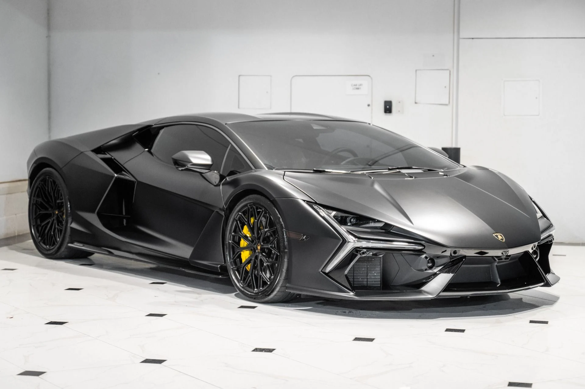 mph002_2862087430_Used_2024_Lamborghini_Revuelto_1761662610_f2f0cb4763