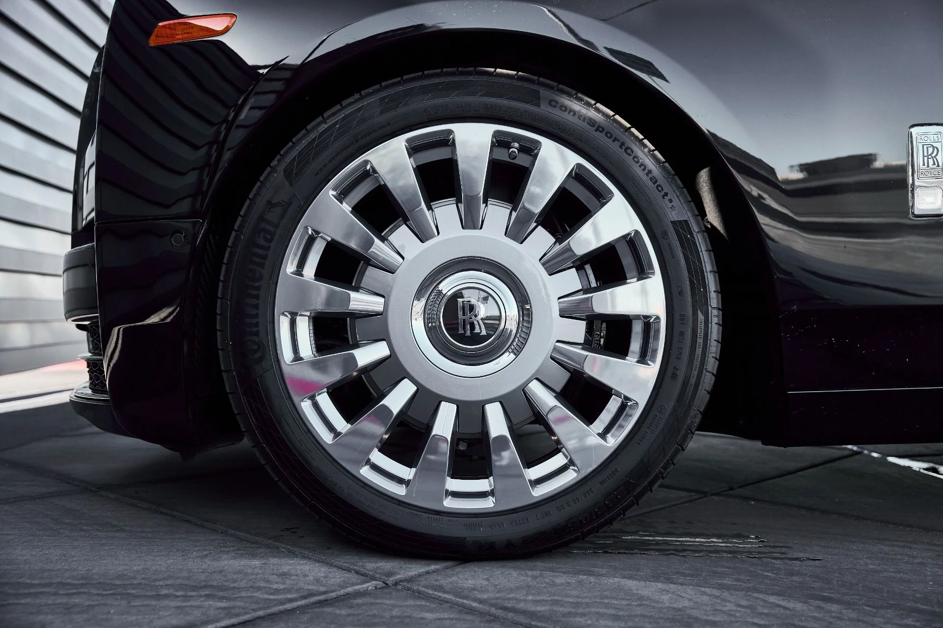 mph002_2864786616_Used_2024_Rolls_Royce_Phantom_Base_1770700026_056ec02d85