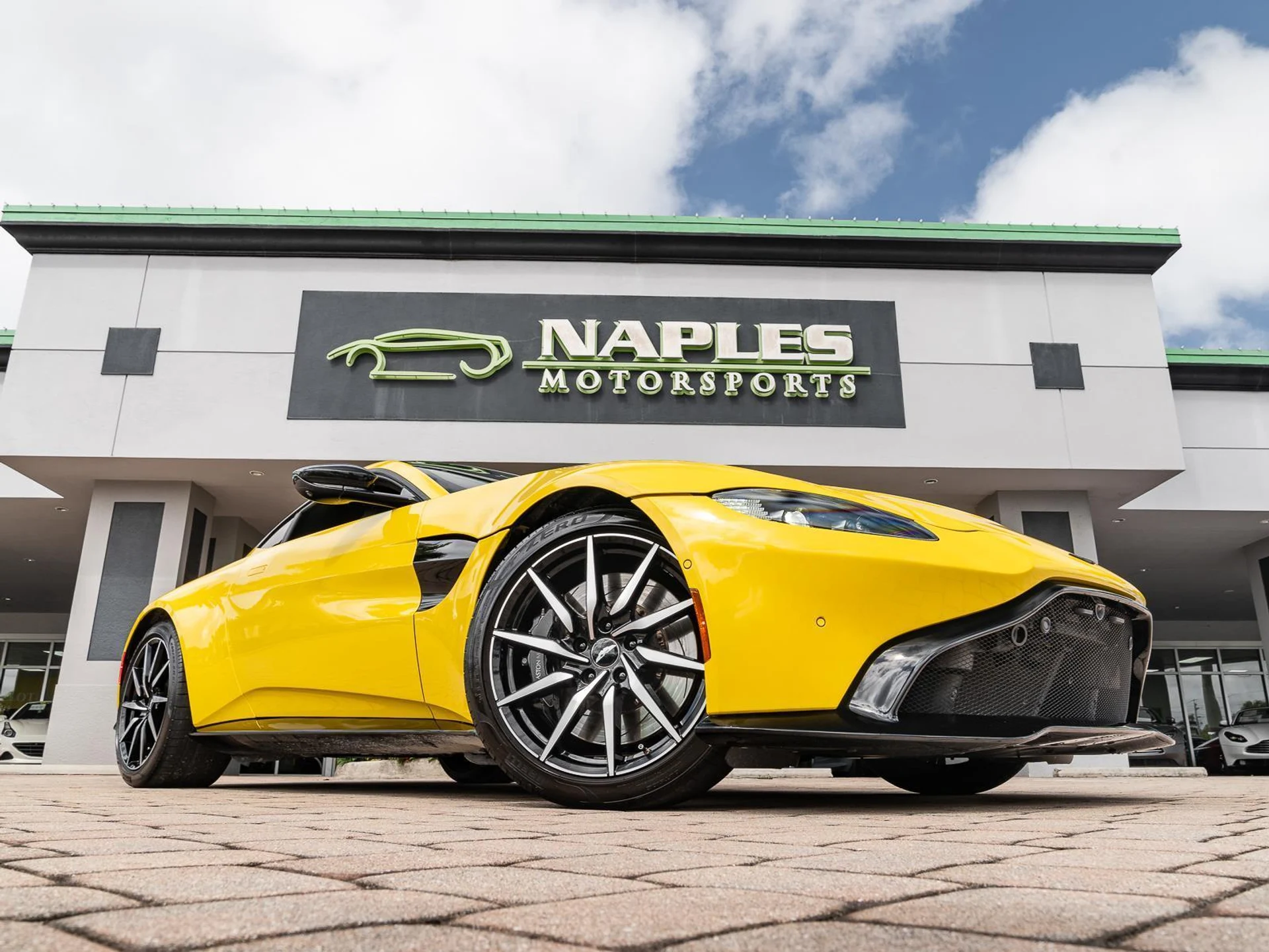 mph002_2868621180_Used_2020_Aston_Martin_Vantage_Coupe_1775769056_82dfddd01d