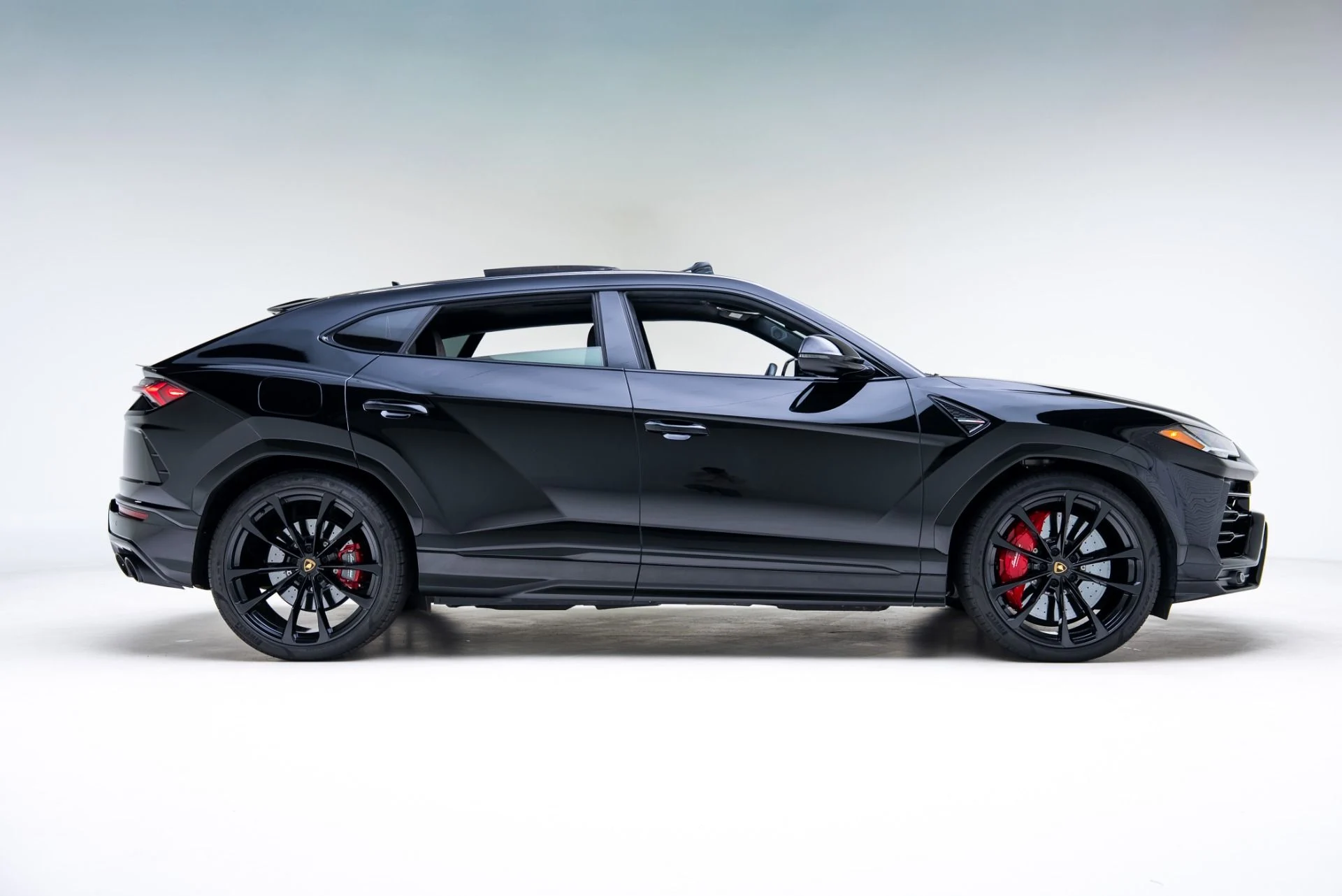 mph002_2869512624_Used_2022_Lamborghini_Urus_1769211578_5272fa08b3