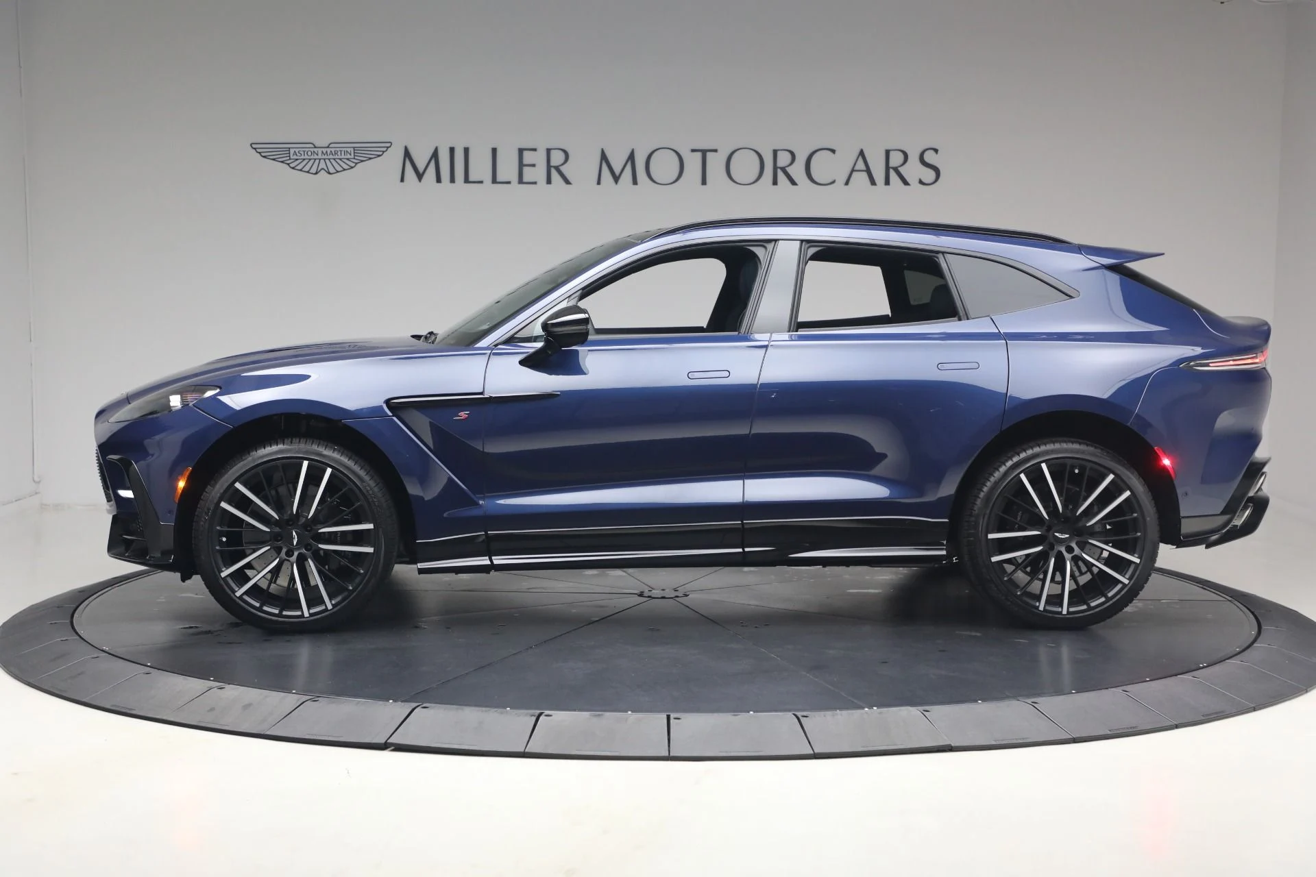 mph002_287319839_New_2026_Aston_Martin_DBX_S_1779920374_c3ea3708a4