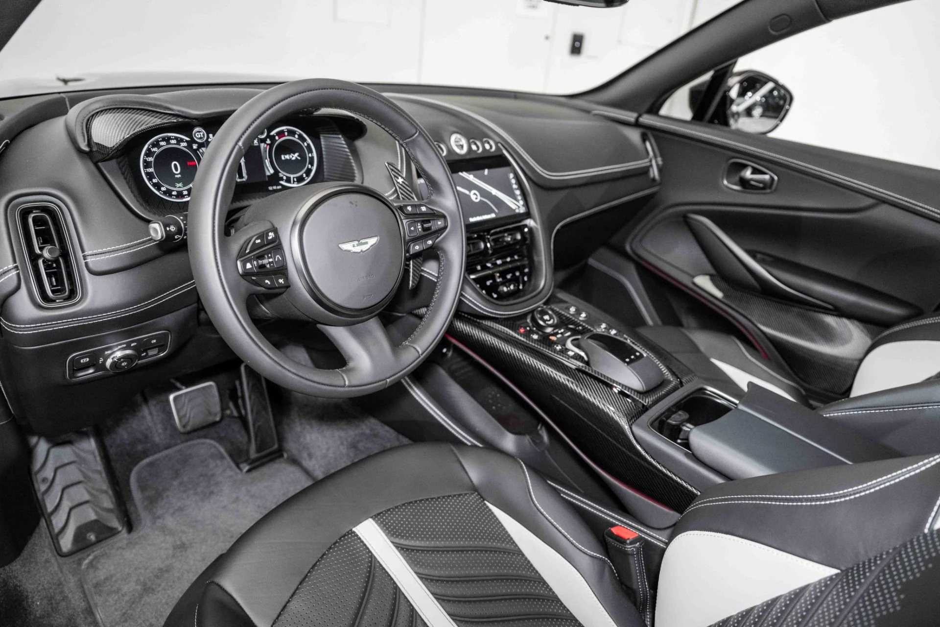 mph002_2873764652_Used_2024_Aston_Martin_DBX_707_1746070286_386cc5a04a