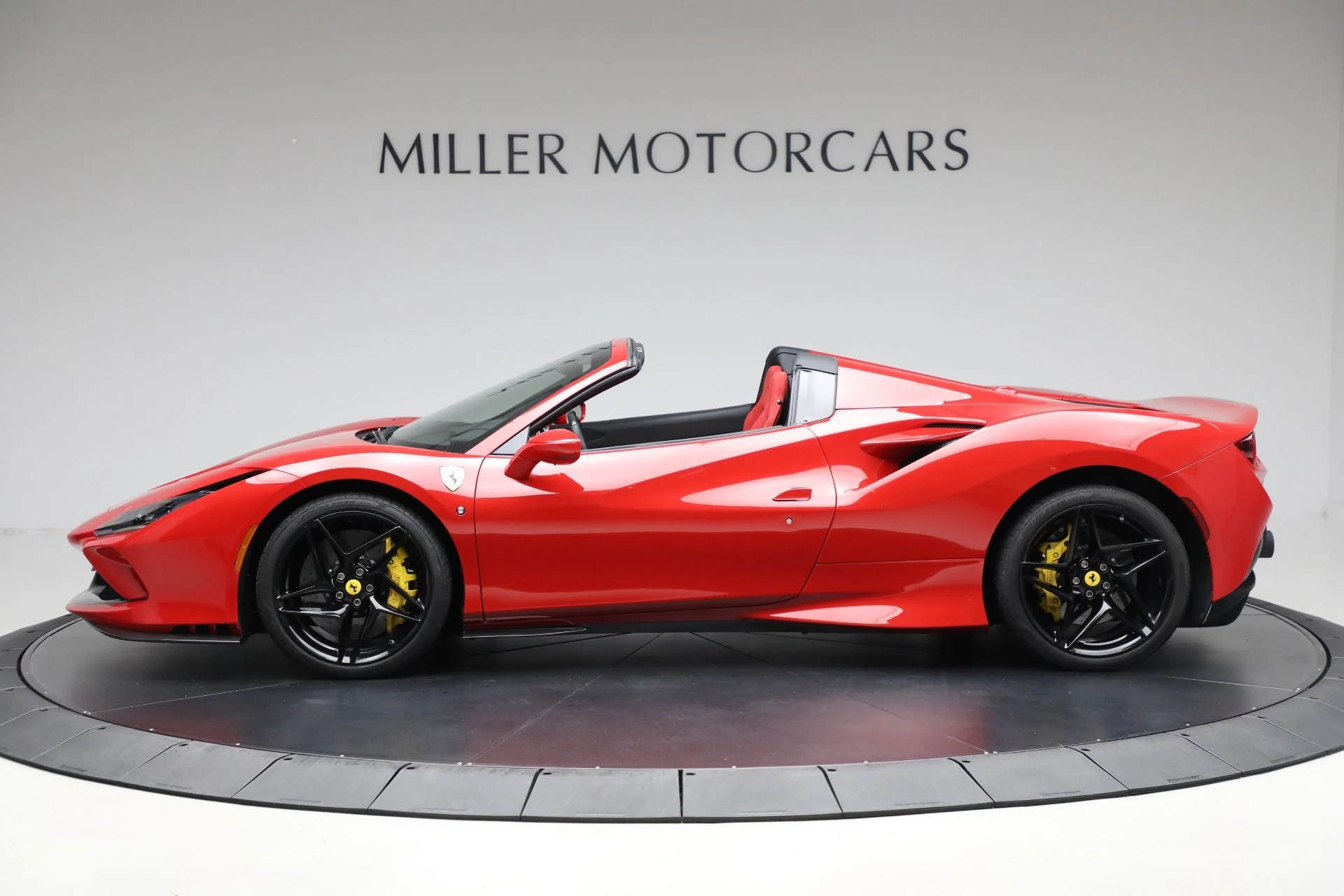 mph002_2873948141_Used_2021_Ferrari_F8_Spider_534bfaa4f1