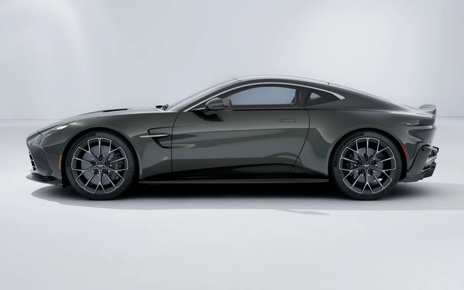 mph002_2874931359_New_2026_Aston_Martin_Vantage_S_Coupe_1764956968_b5bf80fea3