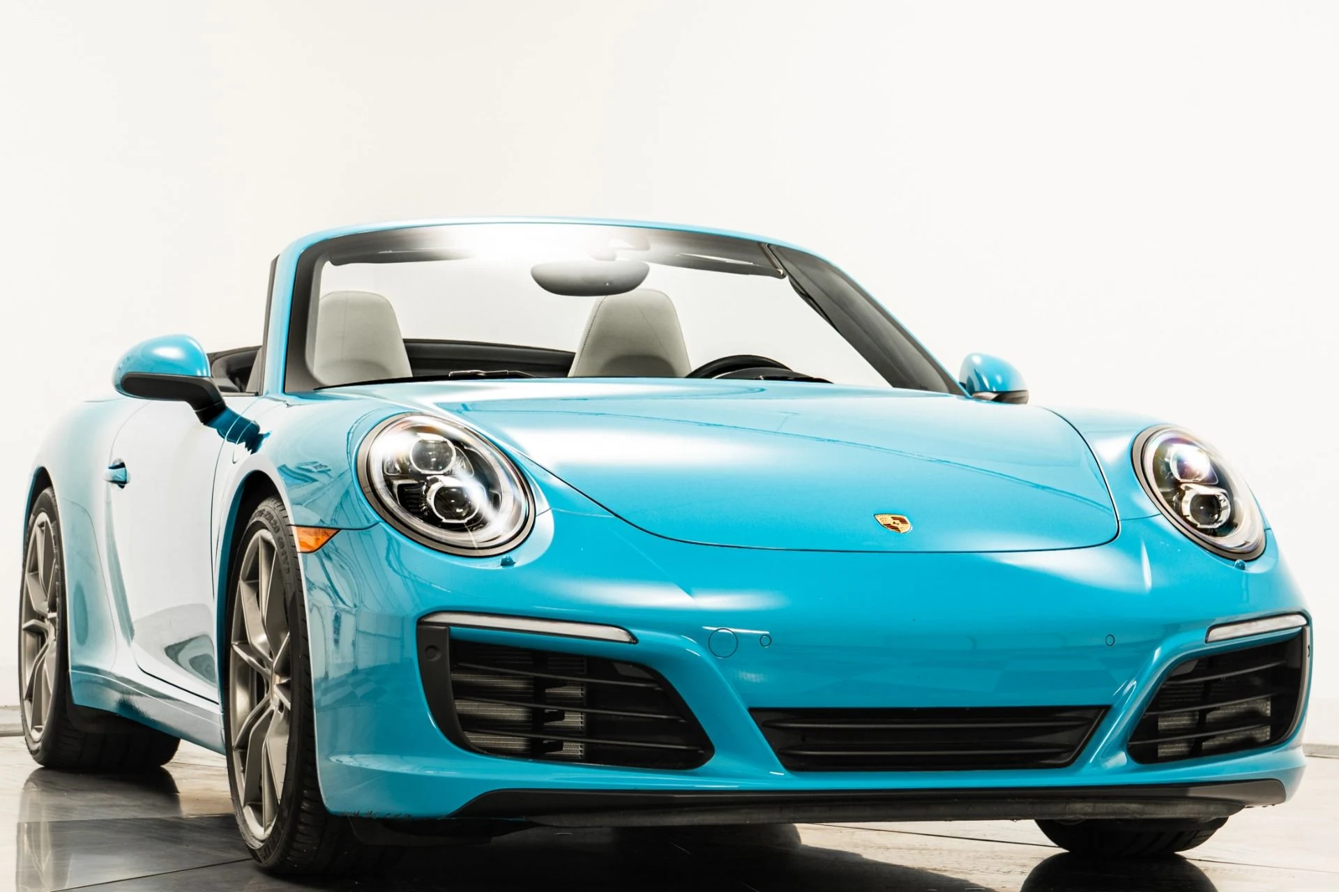mph002_2876175891_Used_2017_Porsche_911_Carrera_Cabriolet_1757434359_b6f4031b58